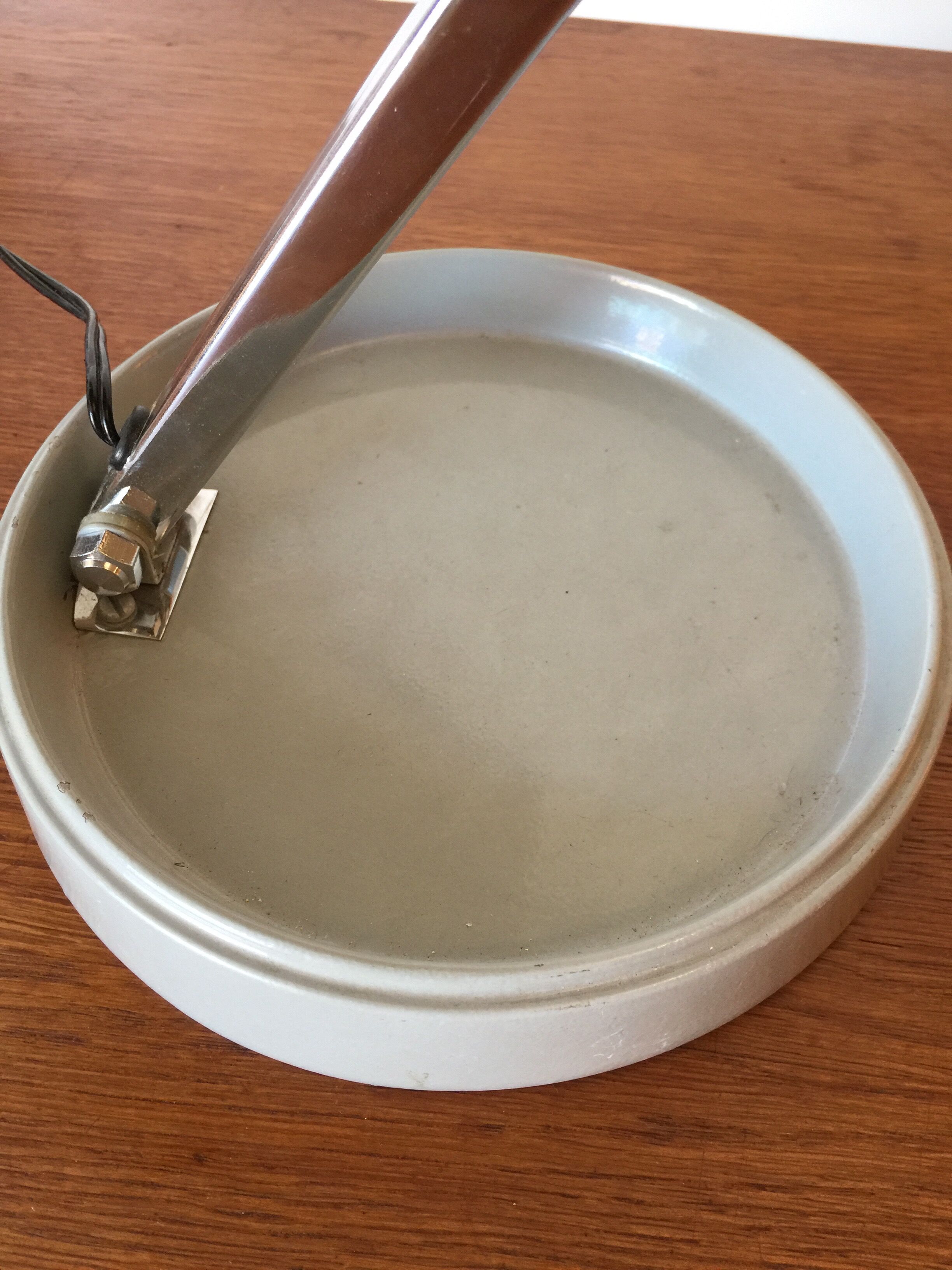 Folding industrial lamp