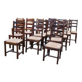 Suite de 17 chaises paillées à haut dossier