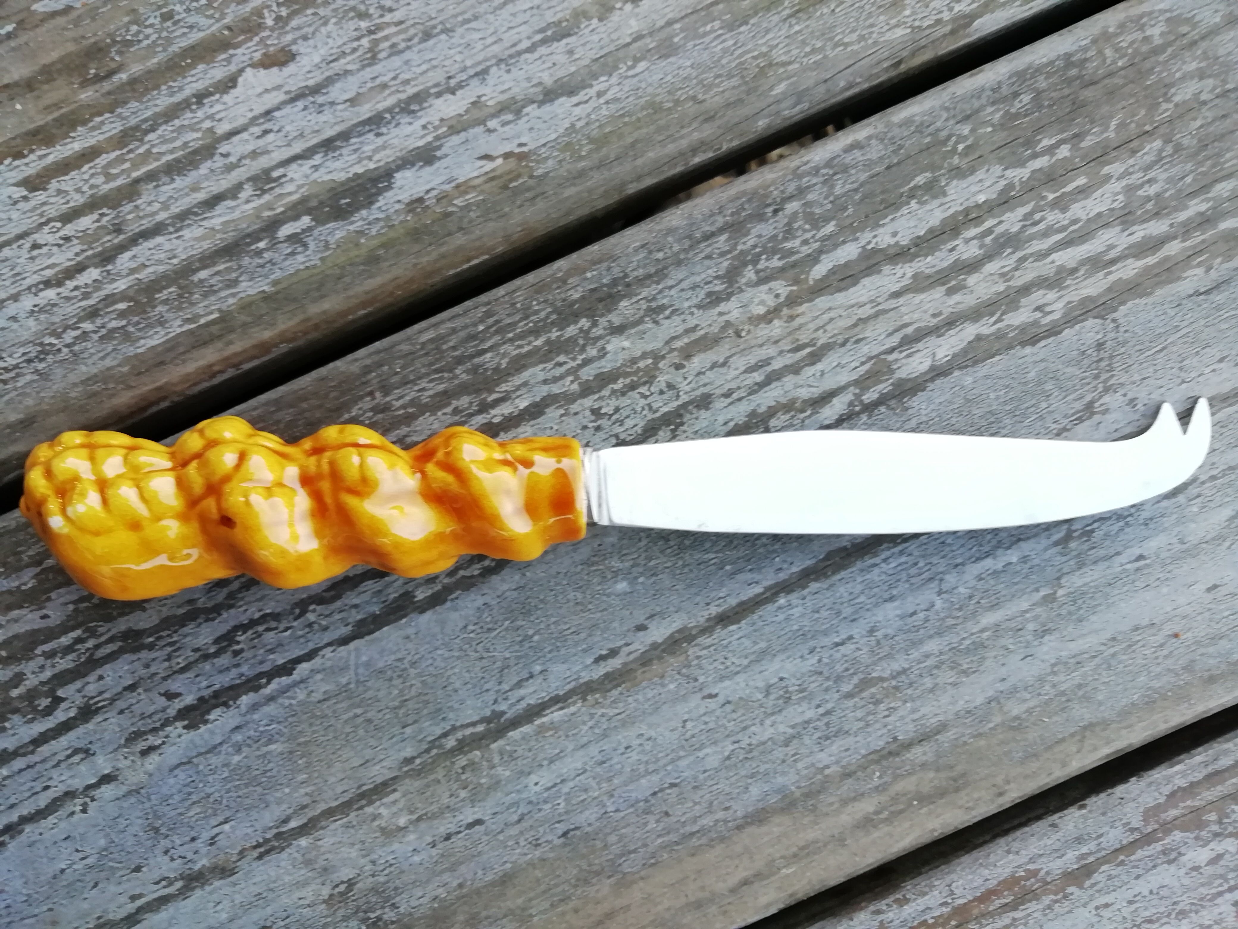Ceramic cheese knife