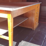 Old industrial workshop establishment and its 4 drawers