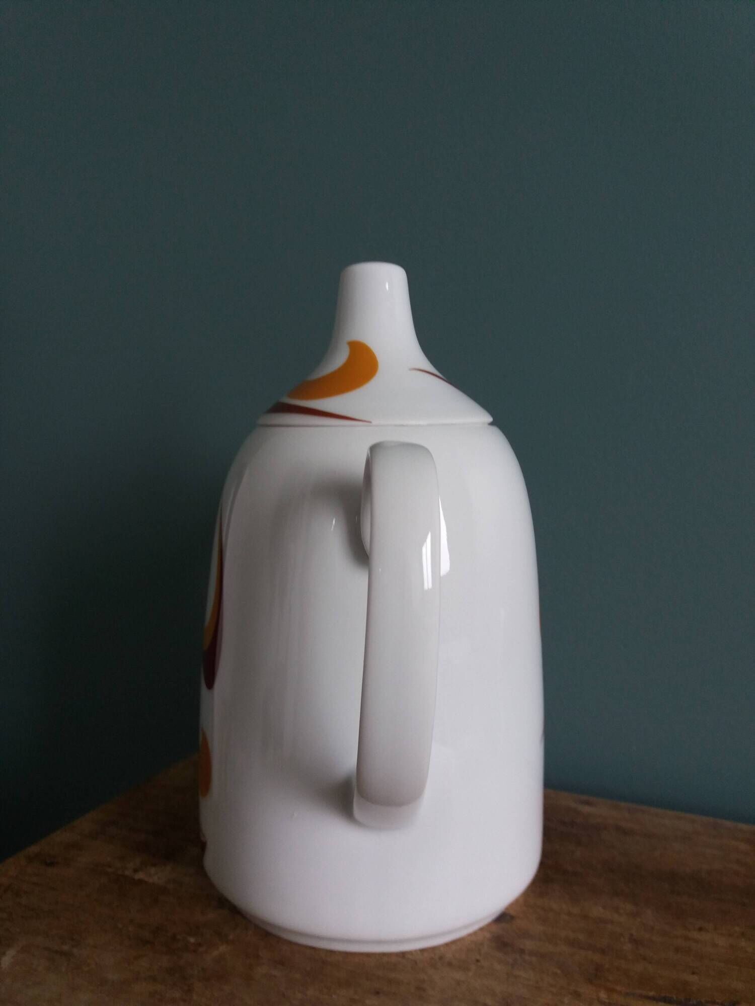 Coffee pot, teapot, porcelain, Italy, 70s, space age