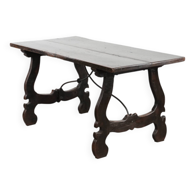 Table espagnole antique du début du XVIIIe siècle avec un pied en fonte.