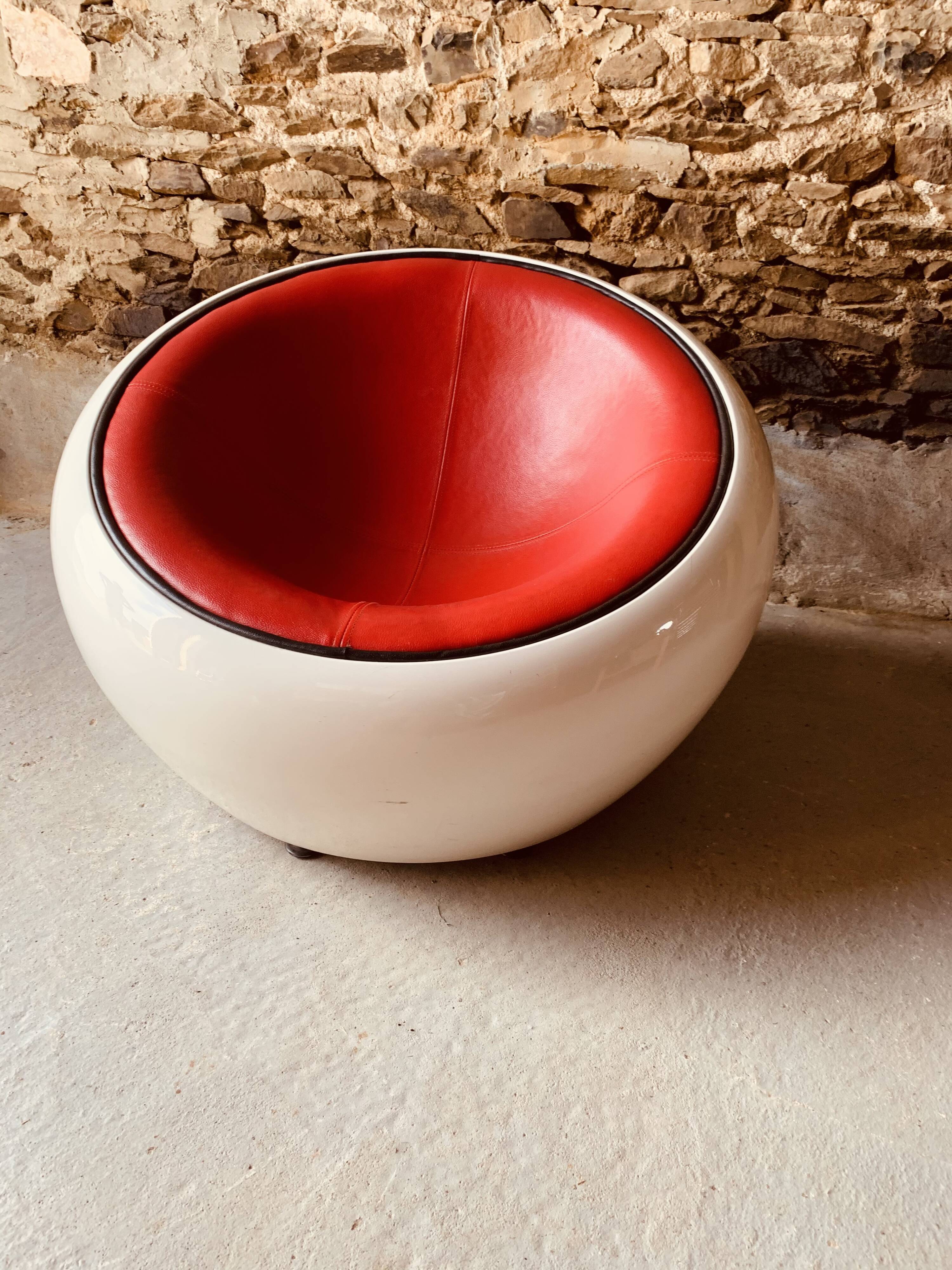 Armchair eye pod ball