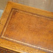 Bureau victorien en chêne miel avec cuir teint à la main