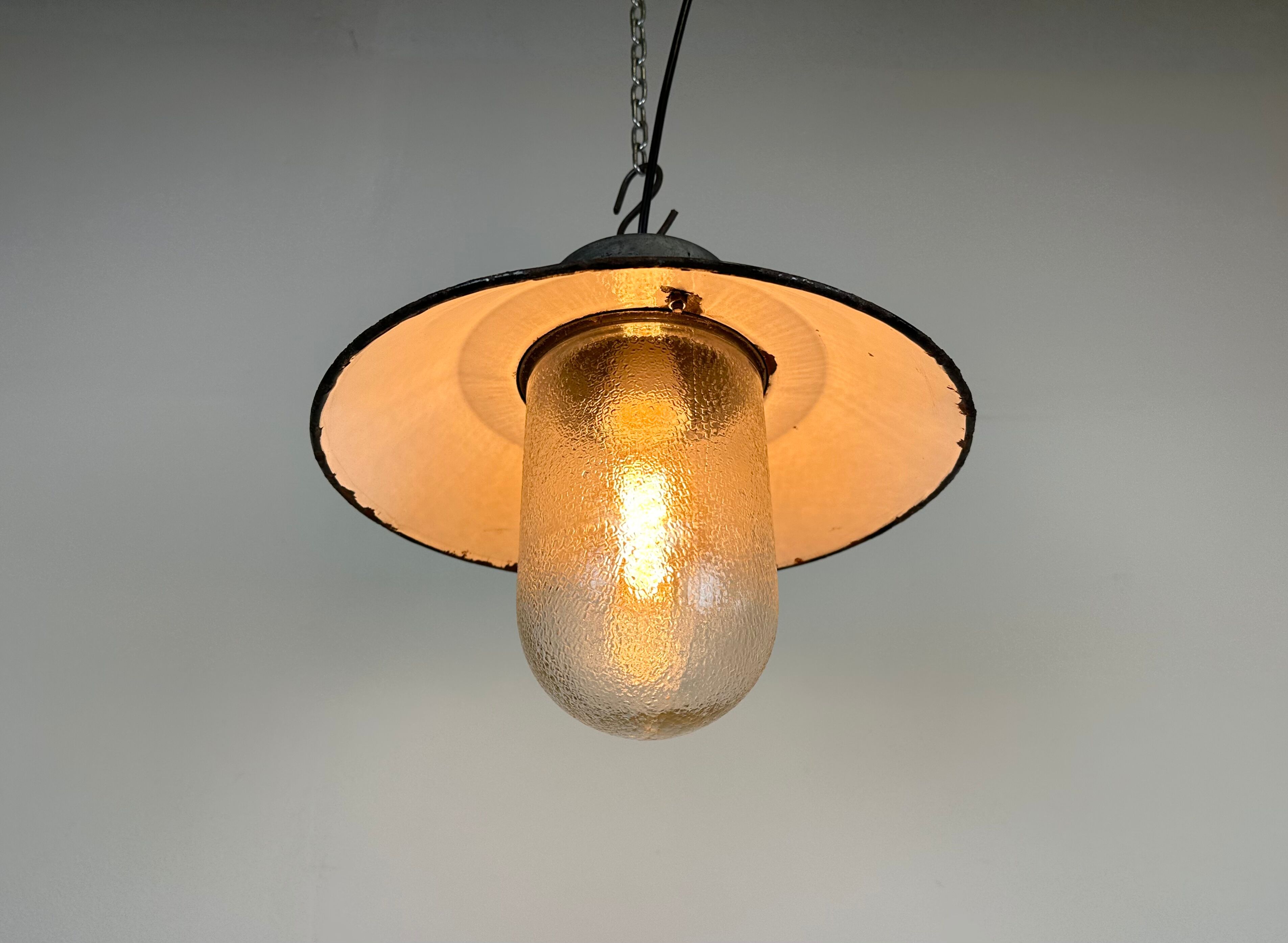 Green enamel and cast iron industrial pendant light, 1960s