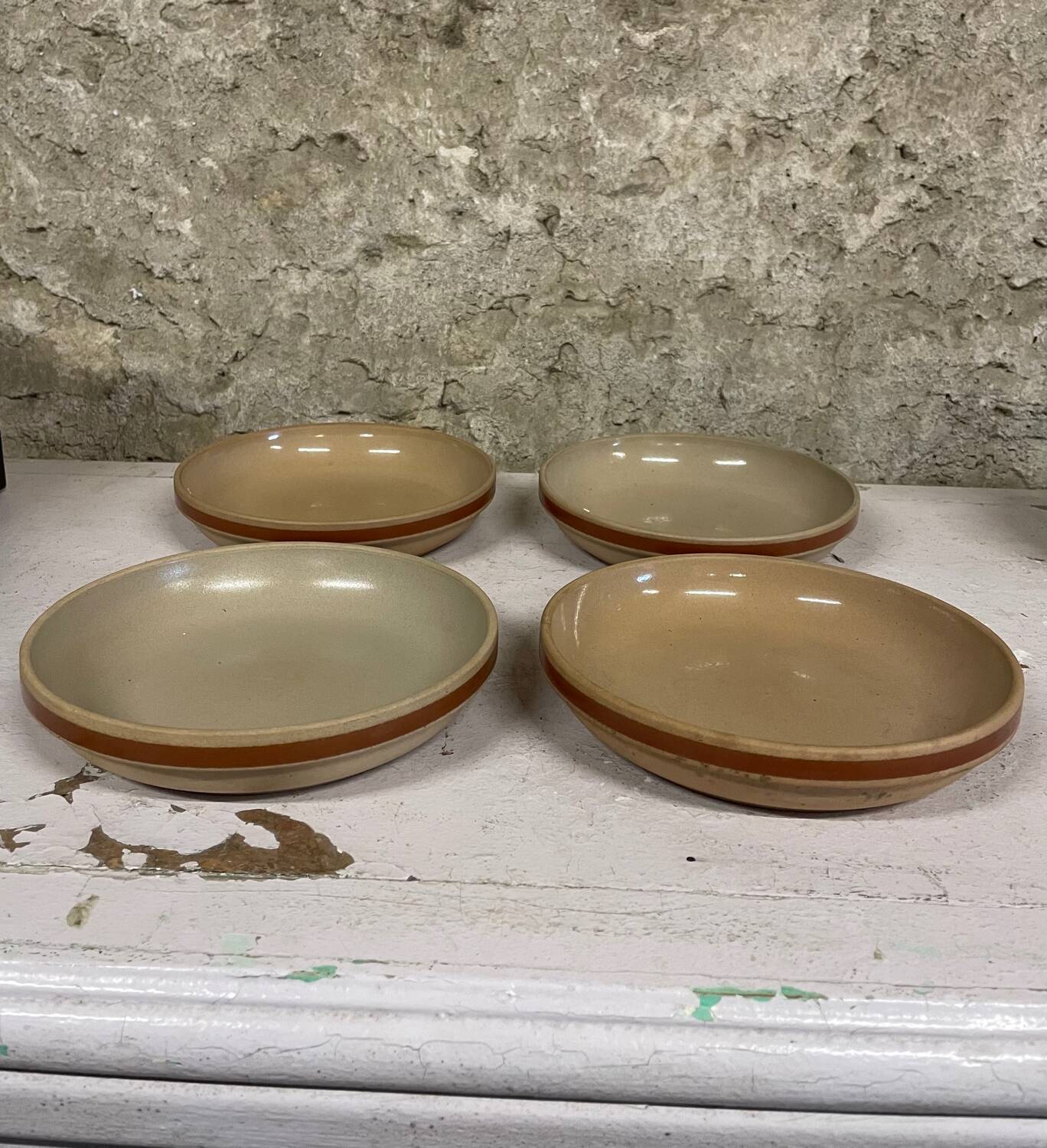 Lot of vintage Gien stoneware from France, 14 pieces including bowls and salad plates.
