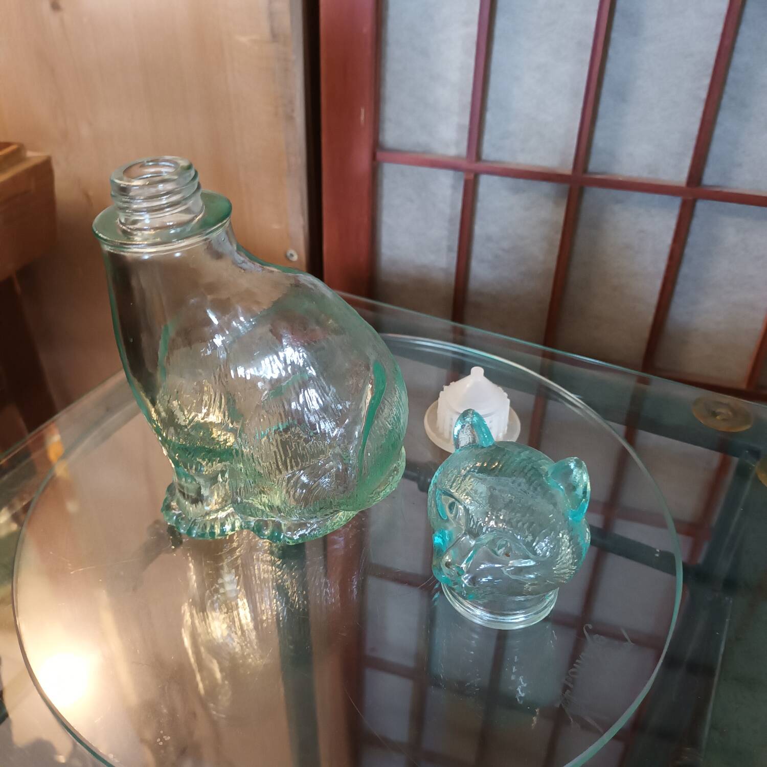 Cat-shaped glass bottle