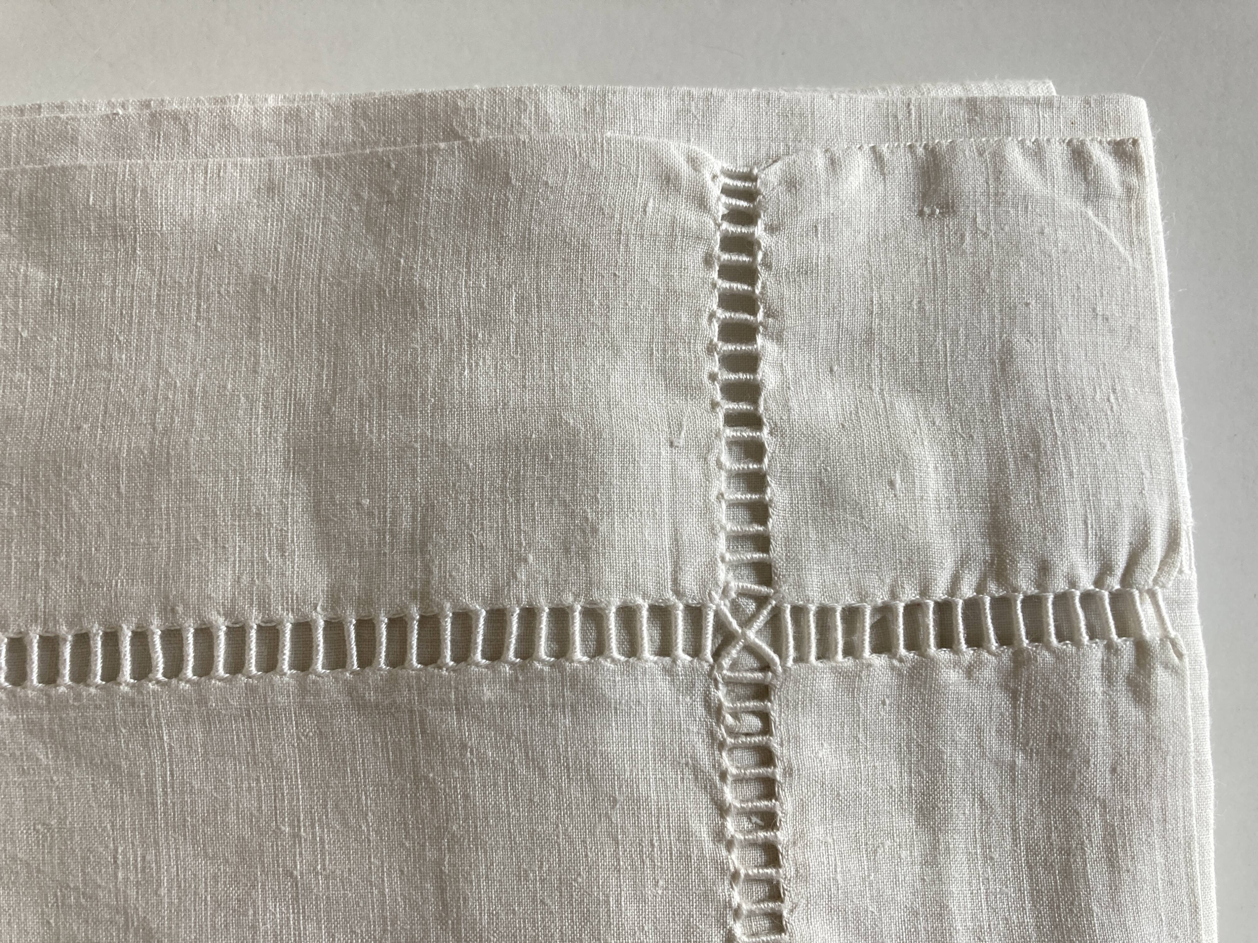 Pair of shortsowing pillowcase in linen wire without monogram