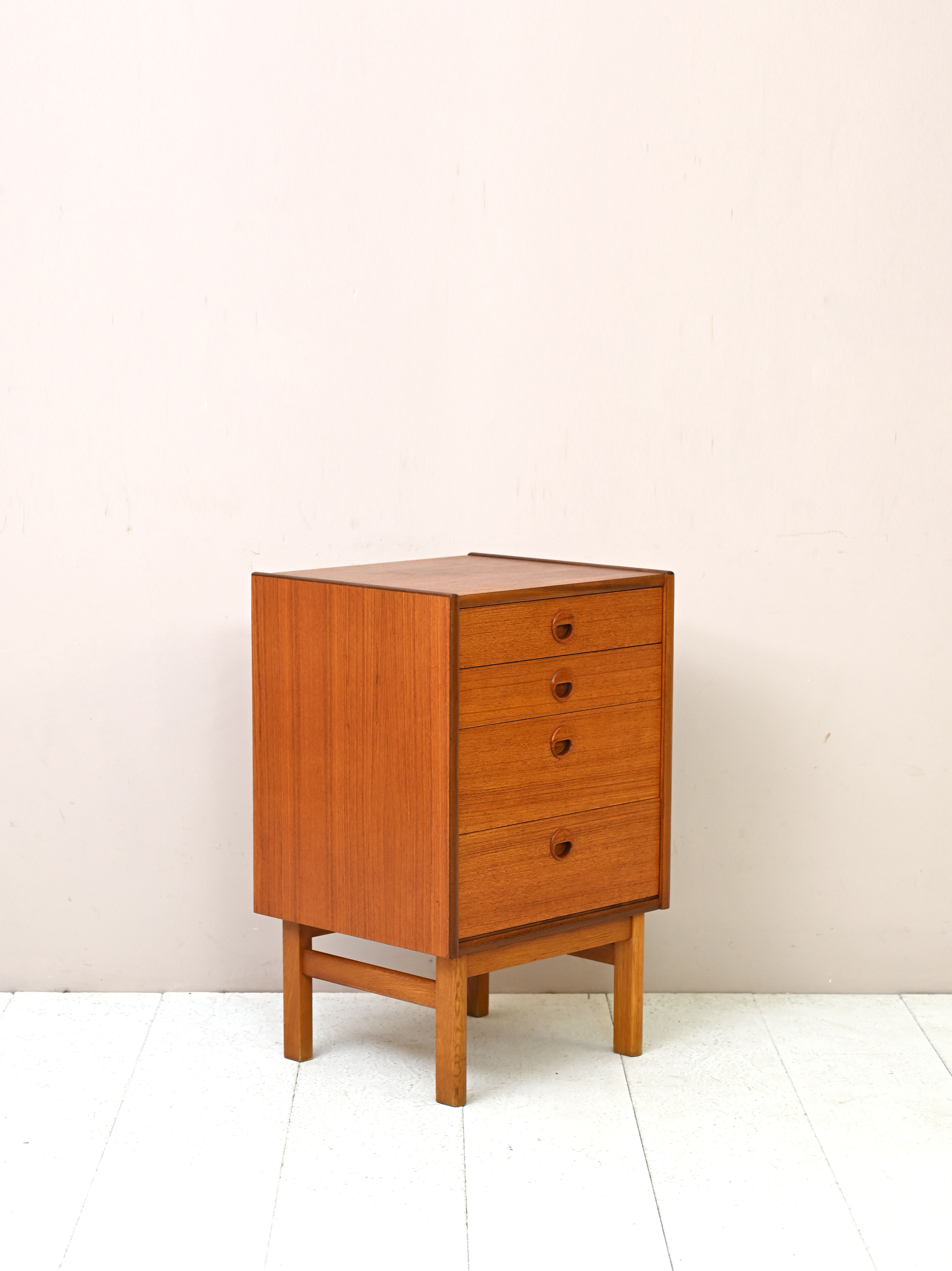 Vintage chest of drawers / Scandinavian nightstand