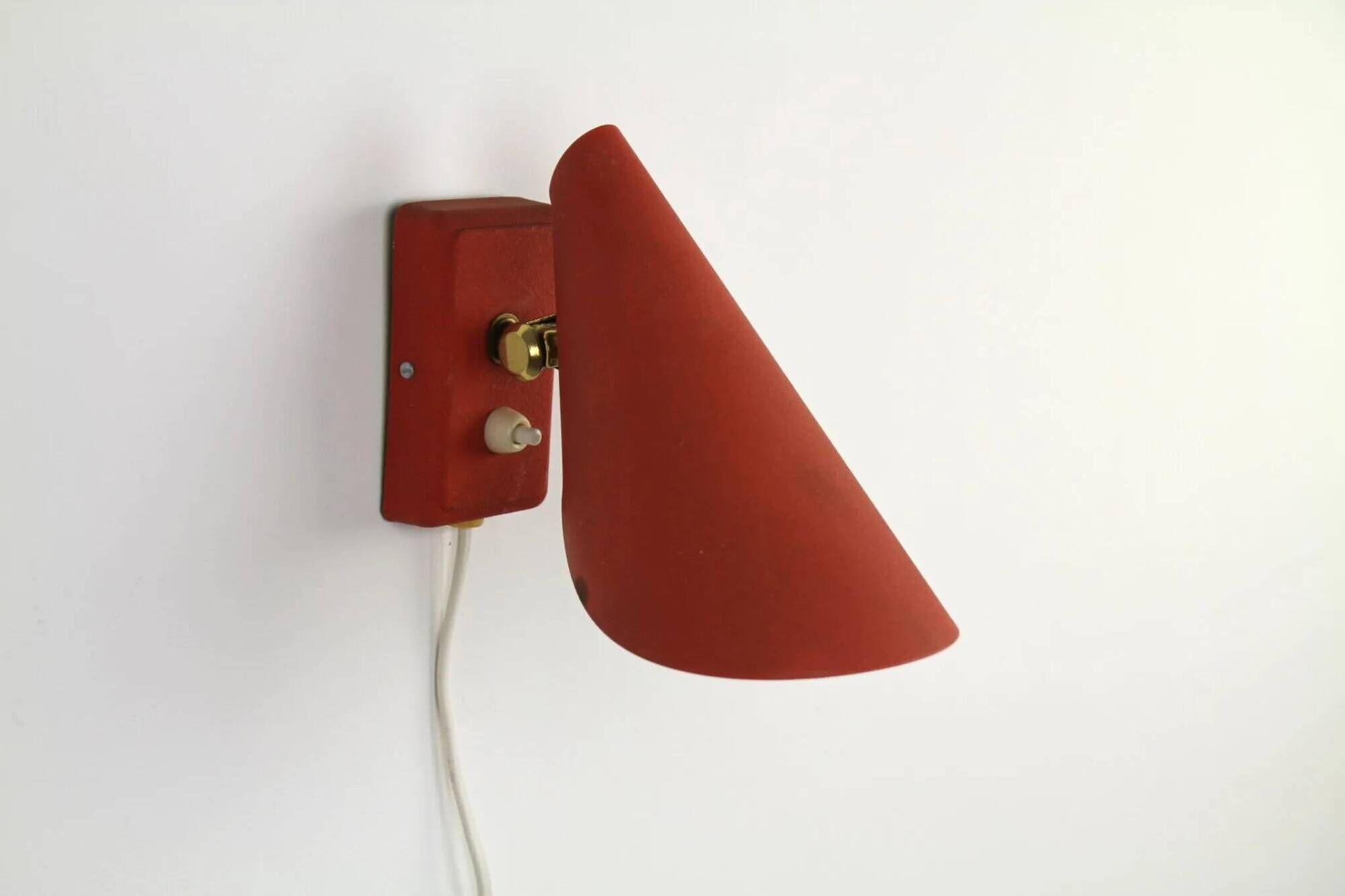 Eric Wärnå for EWÅ Armaturfabrik, Värnamo, Sweden — Model V-13 Wall Lamp, 1950s