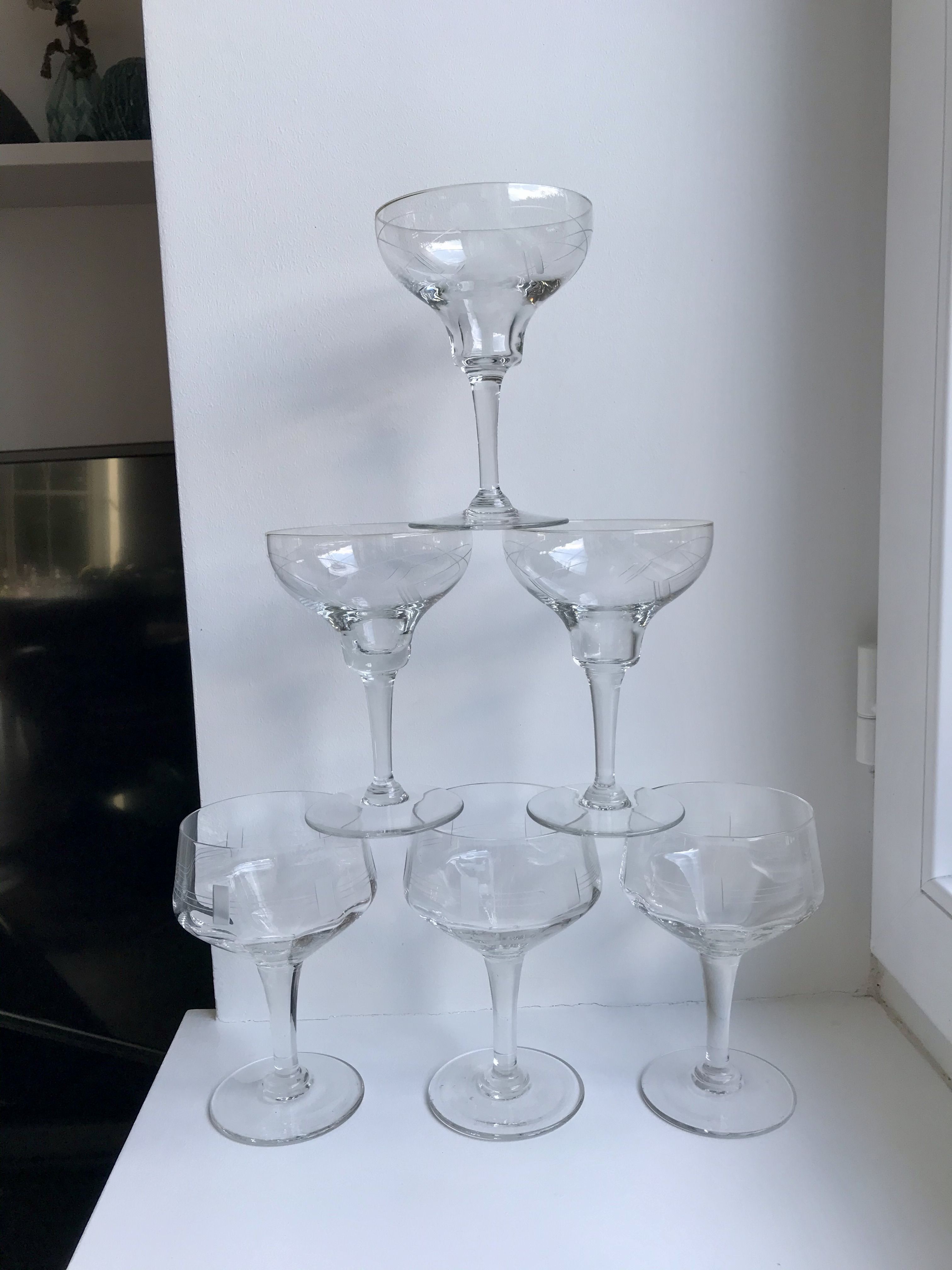 Set of 6 champagne glasses in crystal engraved Art Deco 30s
