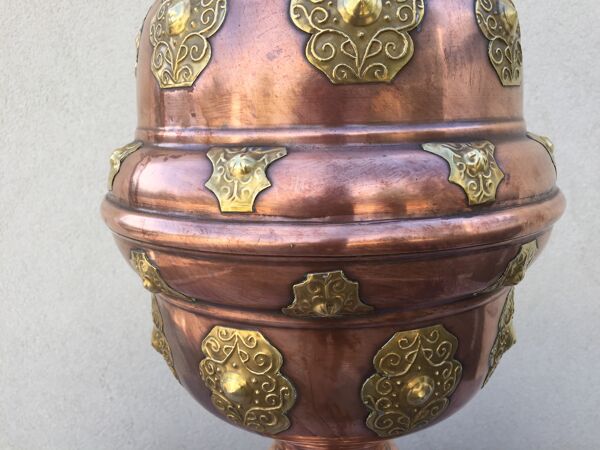 Amphore en cuivre rouge et laiton décor oriental mauresque art