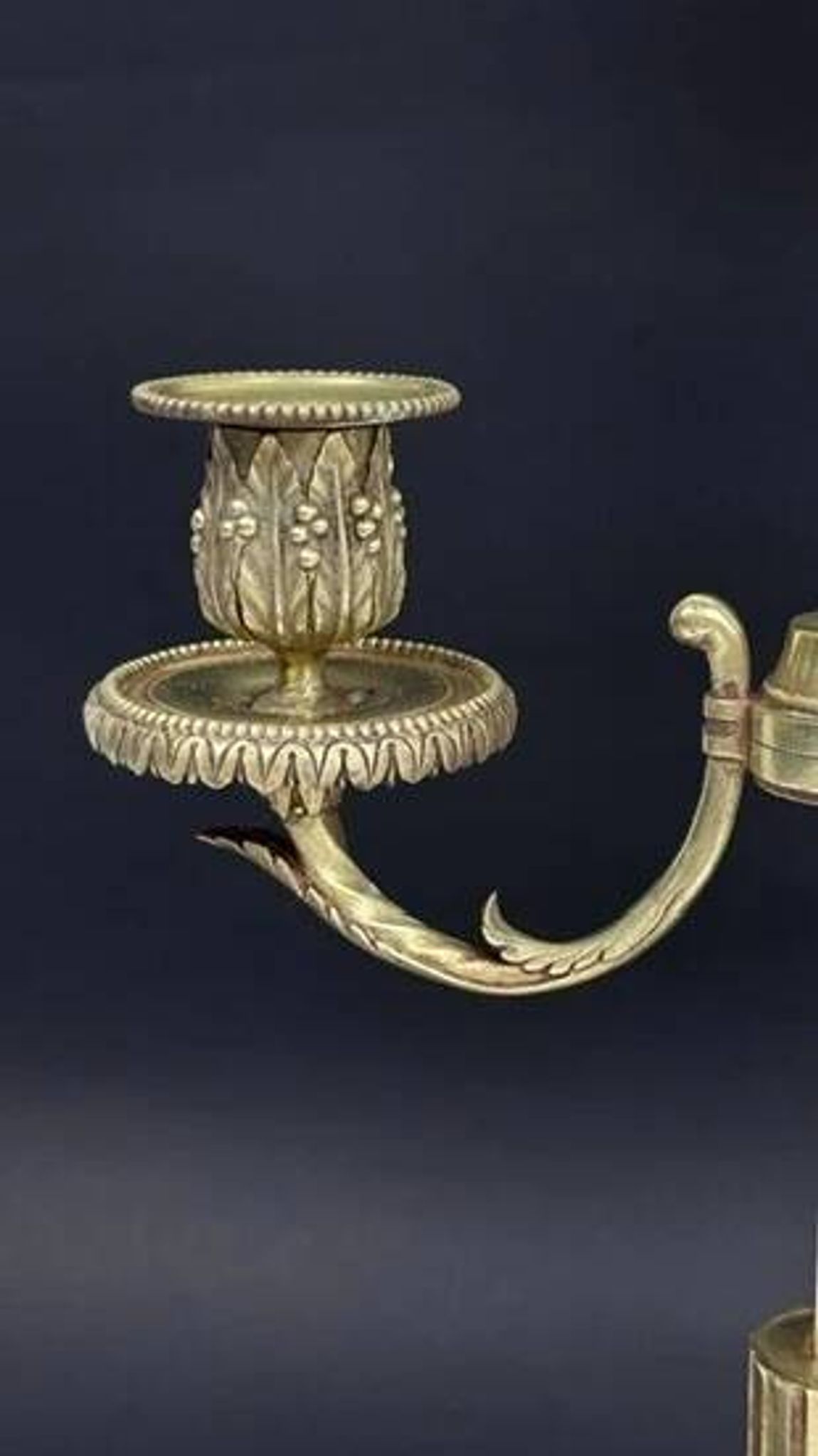 Bronze bouillotte lamp from the 19th century.
