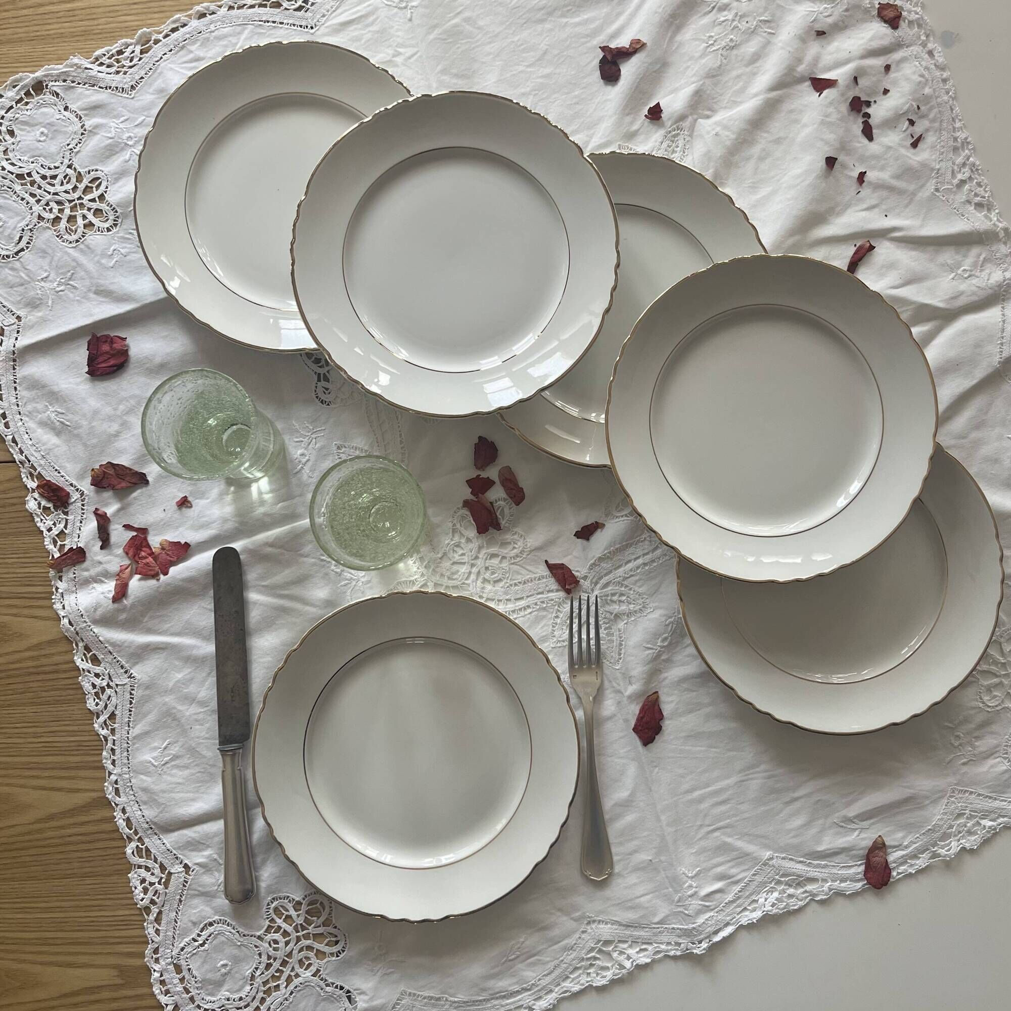 6 antique earthenware flat plates in off-white with gilding from Moulin des Loups.