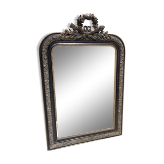 Mirror with moldings