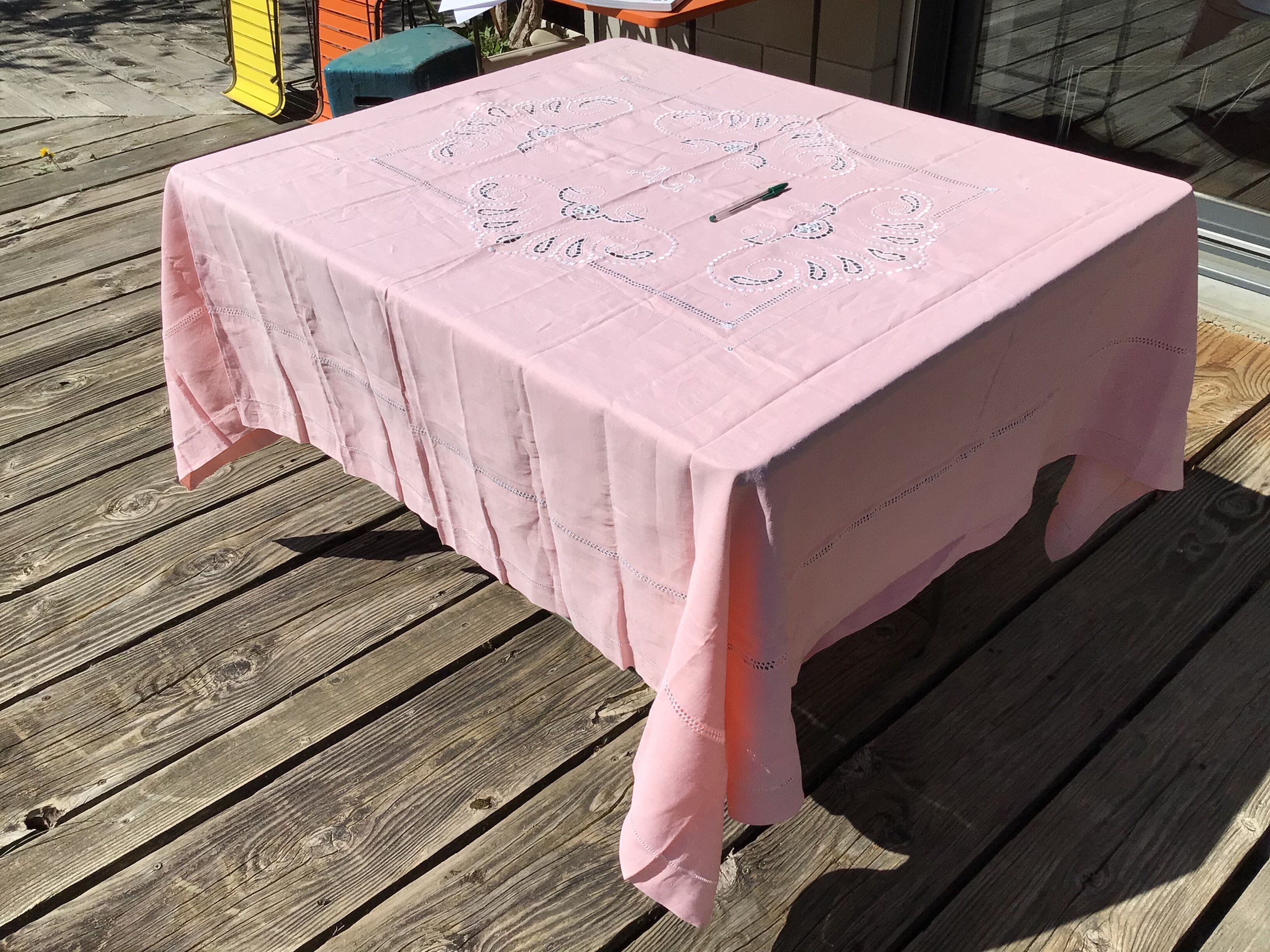 New rectangular tablecloth AG hand-embroidered 196X174cm