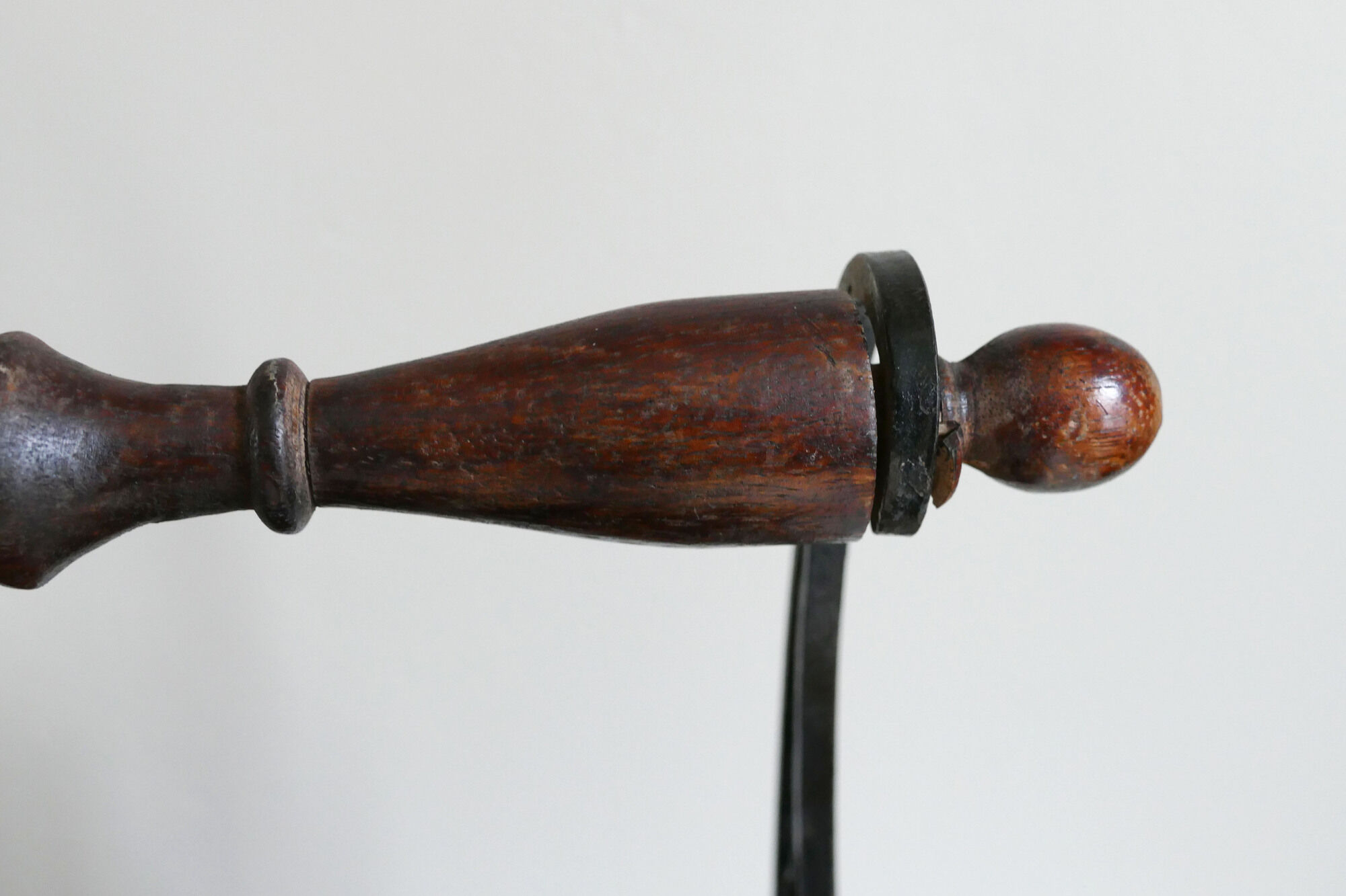 Porte revue ancien en bois chêne et métal