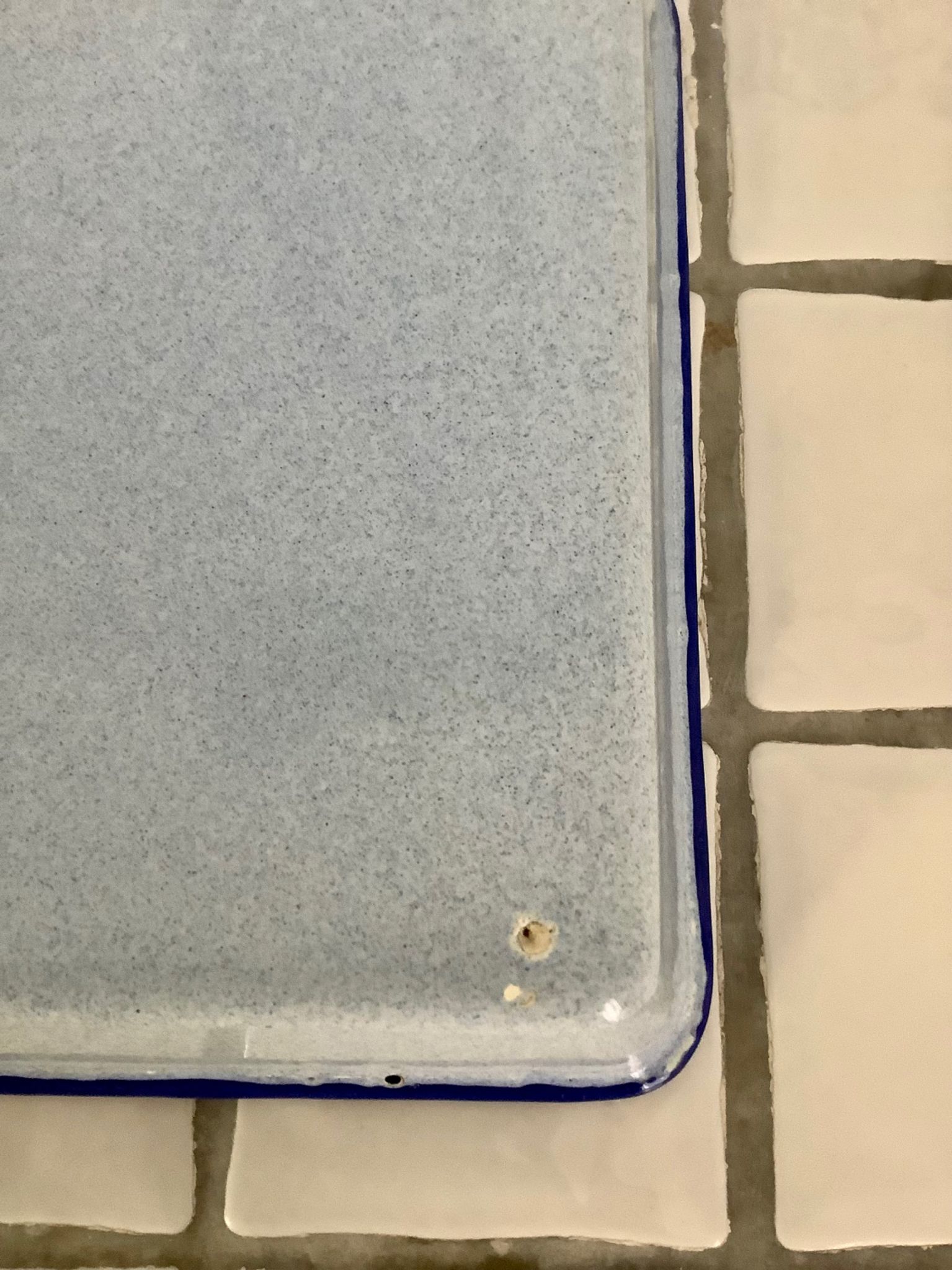 Plat plateau en tôle émaillée
