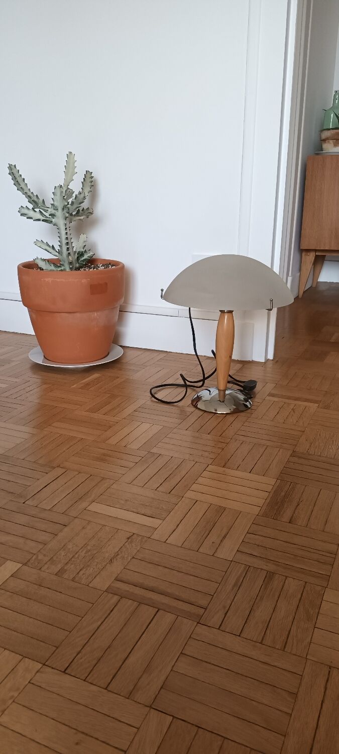 Vintage liner mushroom lamp