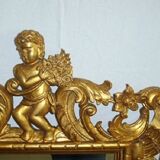 Imposing mirror, carved gilded wood, with Putto decoration