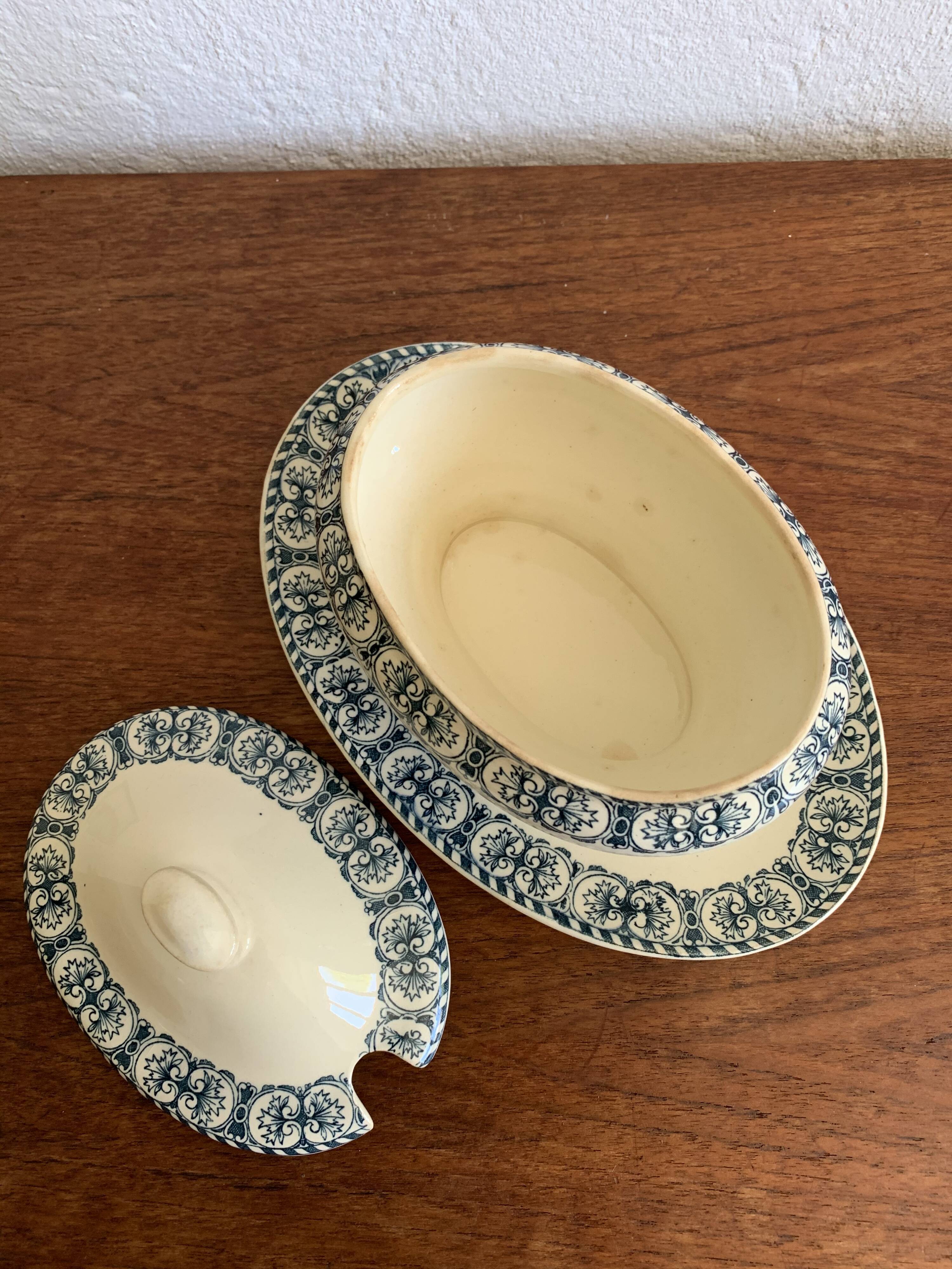 Sauceboat Terre de Fer 19th