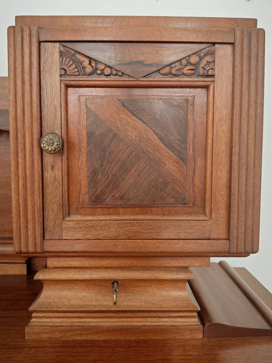 Buffet haut art and craft Art déco français en bois blond 1950 1960