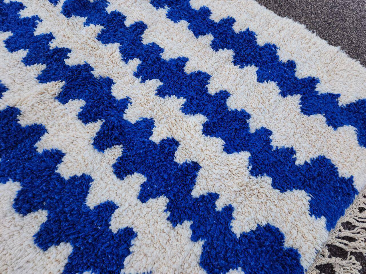 Traditional wool rug Morocco 3 x 2 m