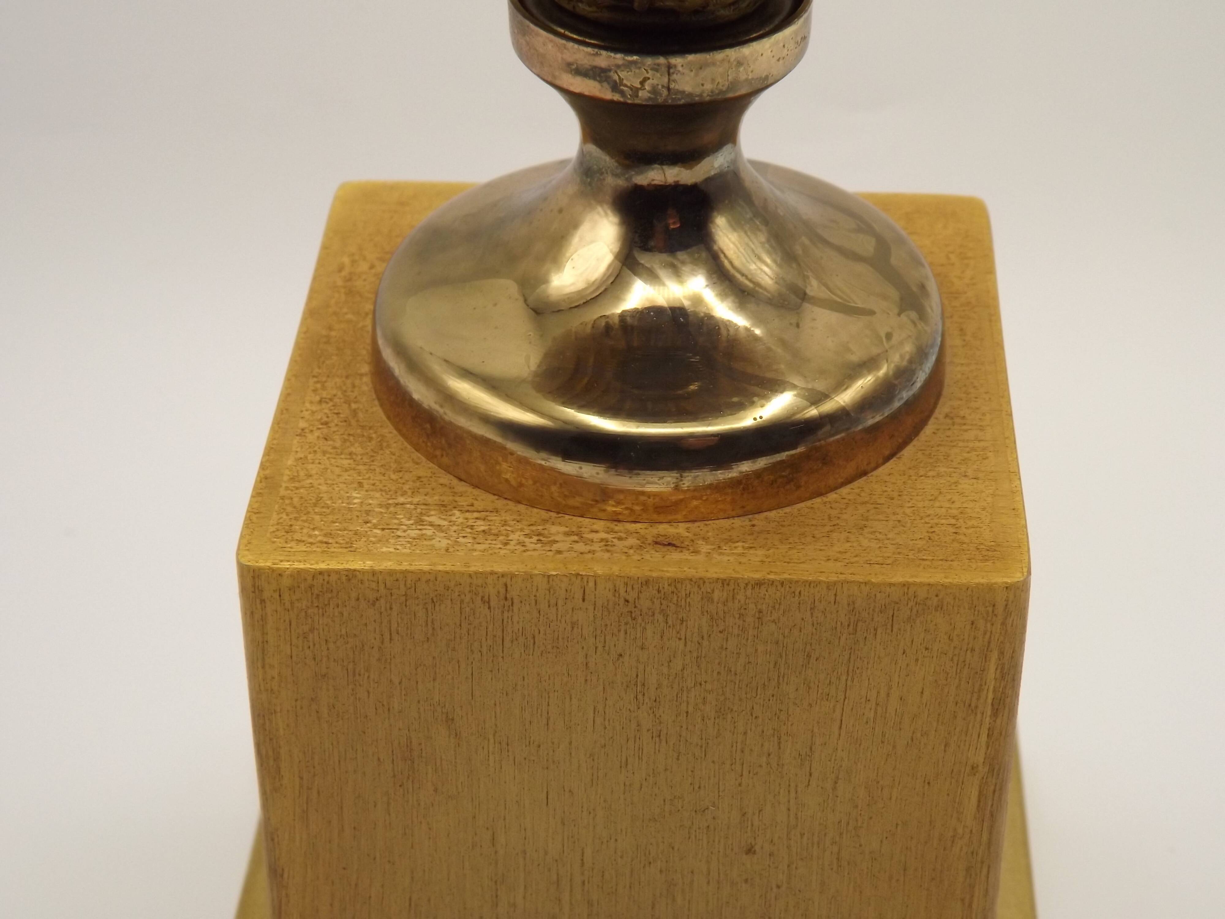 Vintage French floor lamp from the 1970s in brass and metal, Maison Jansen style.