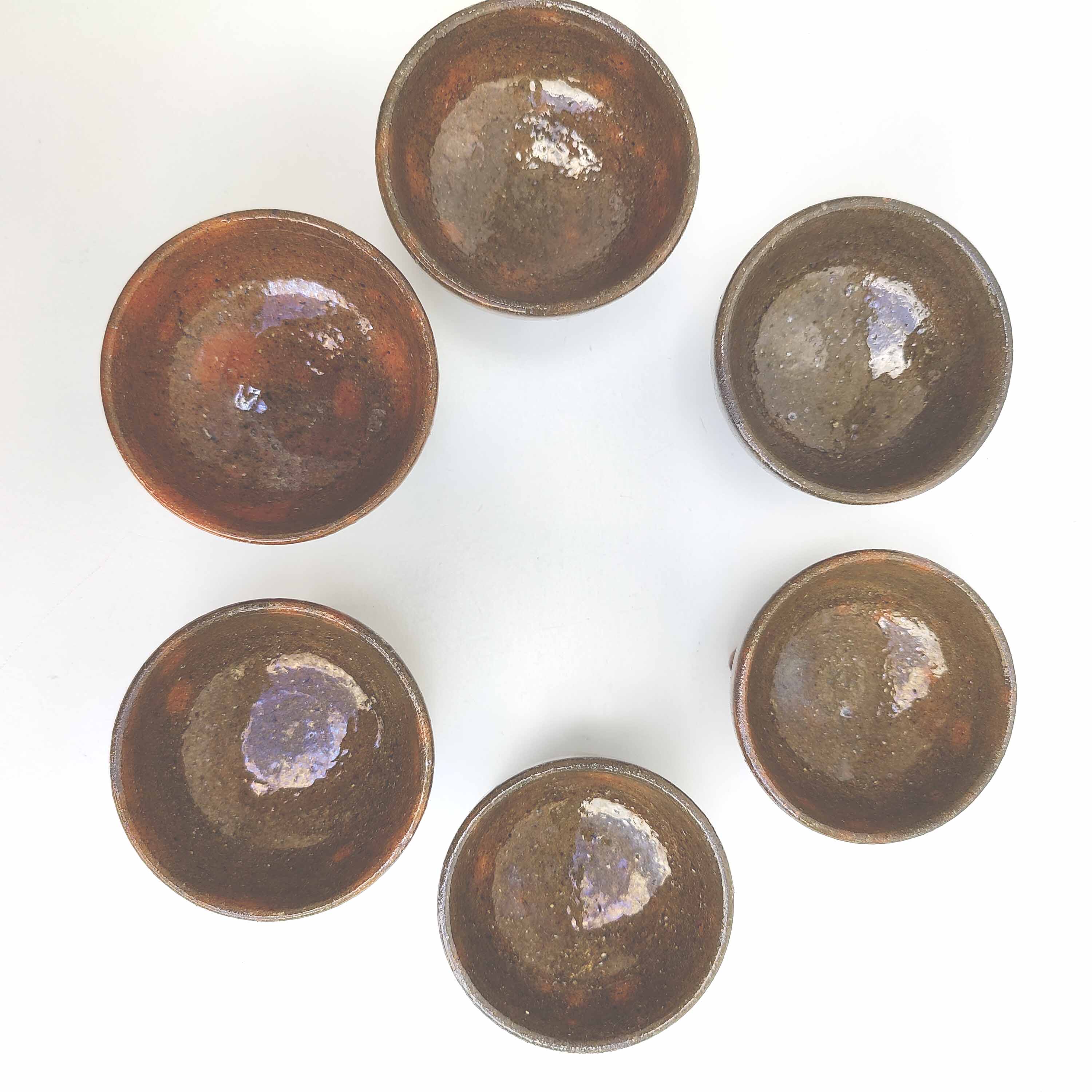 Set 6 bols tripodes terre cuite forme anthropomorphe