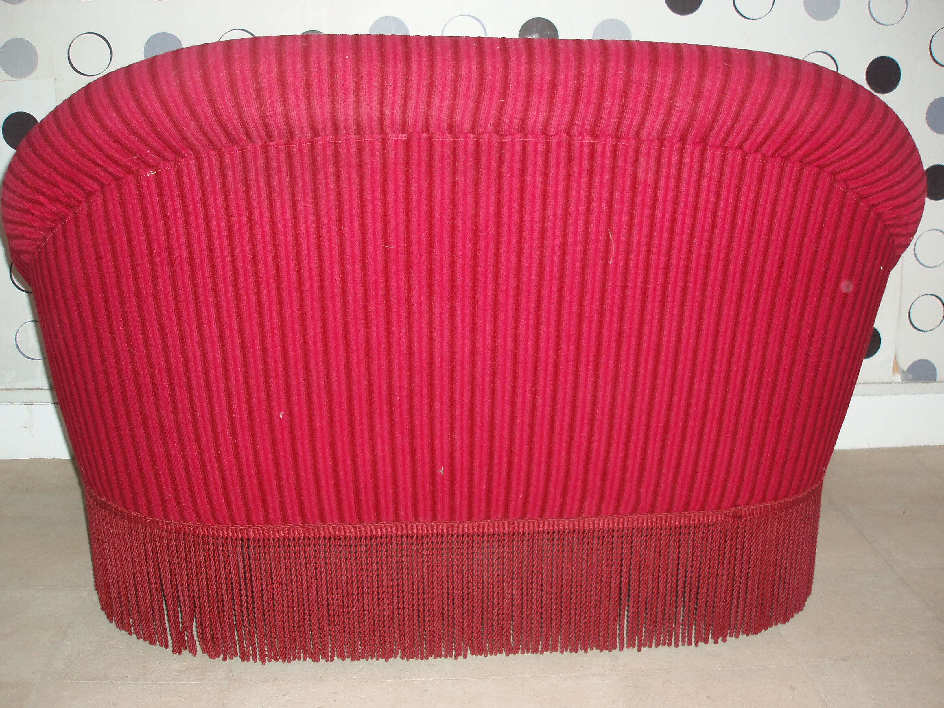 2-seater red velvet vintage sofa