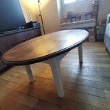 Oval coffee table