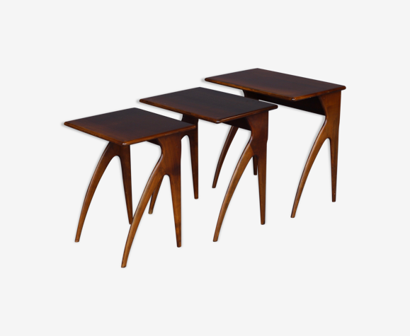 Tables gigognes en noyer italien années 1950