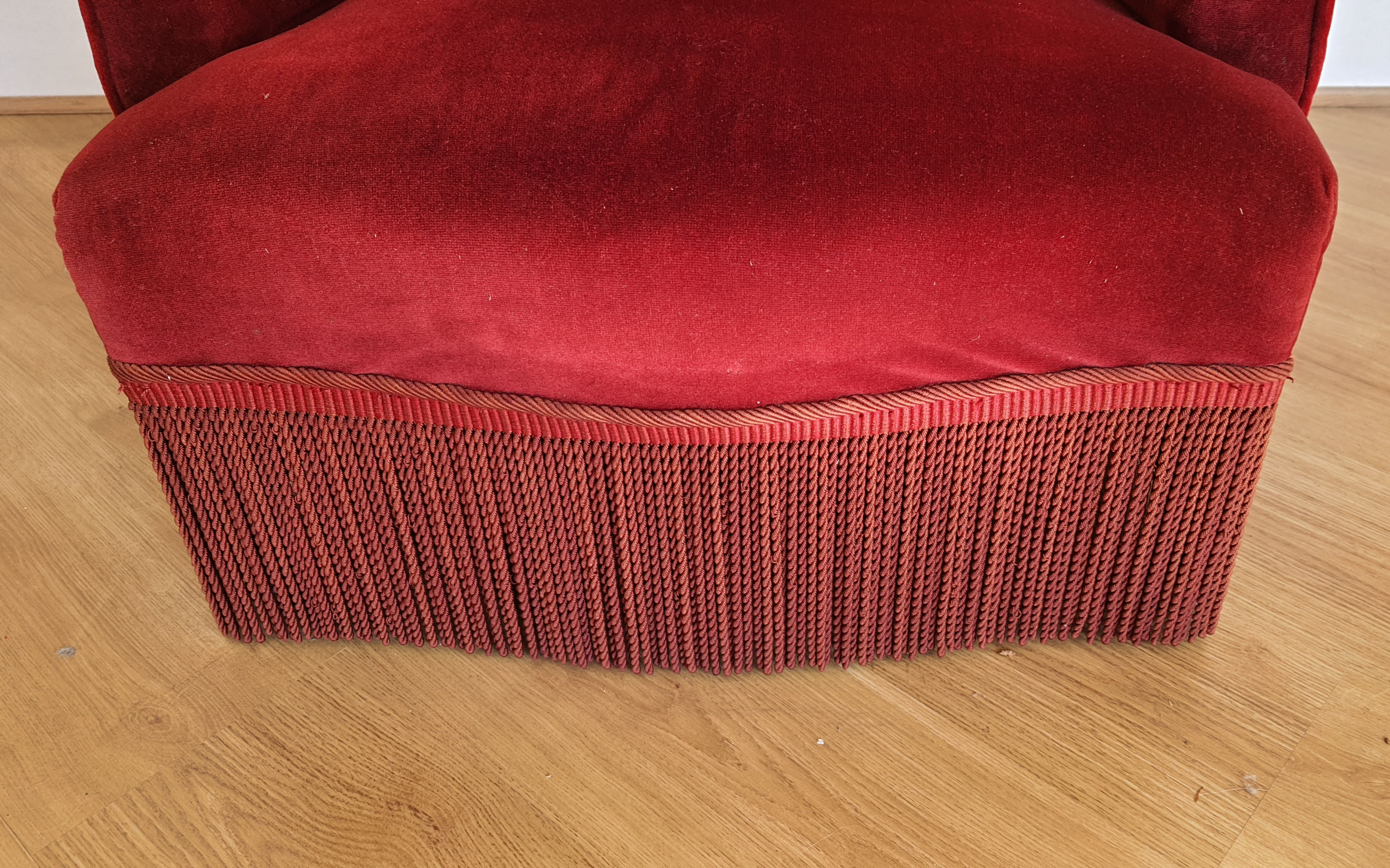 Fauteuil crapaud en velours rouge