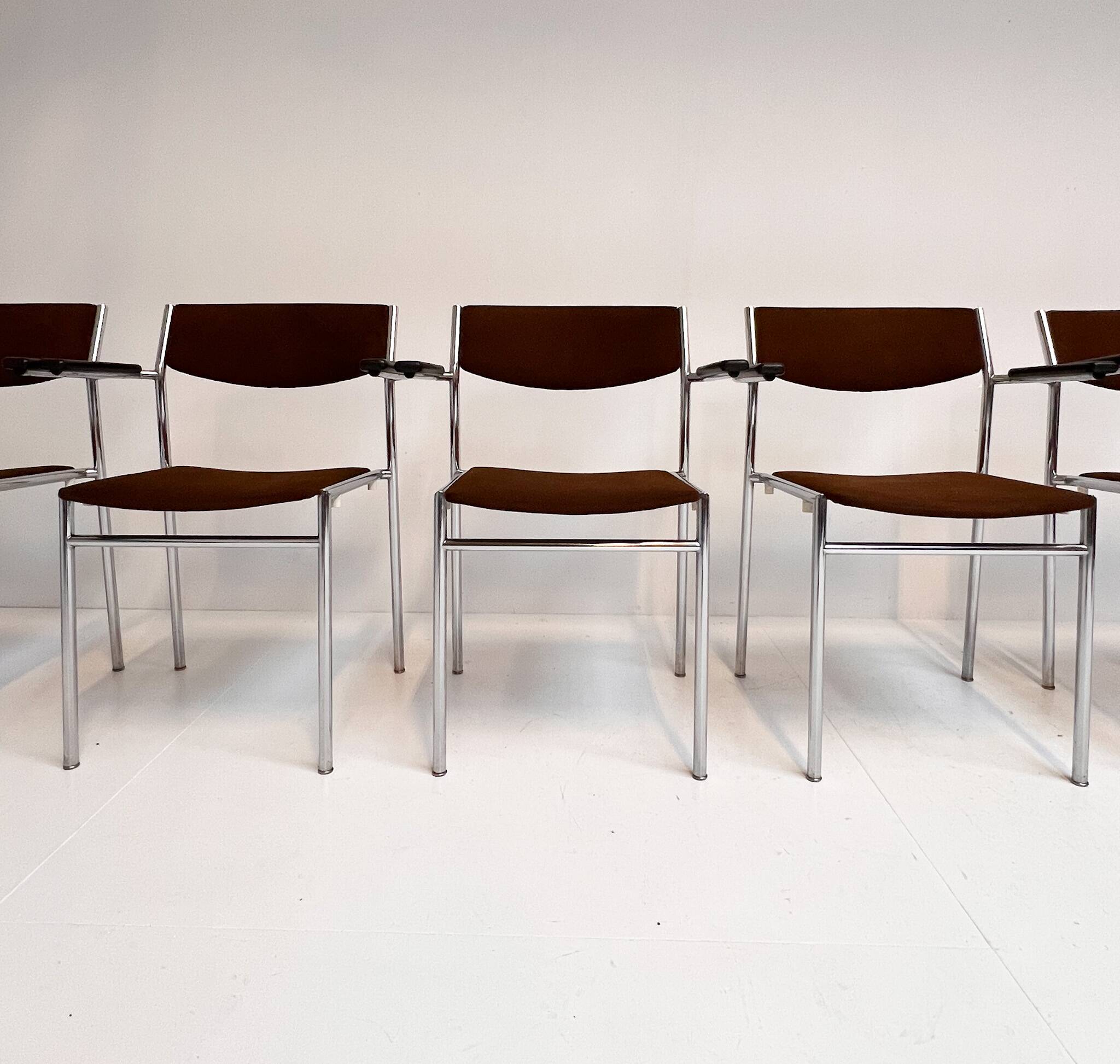 Set of 6 stackable chairs in rust colour by Gijs van der Sluis, 1970s.
