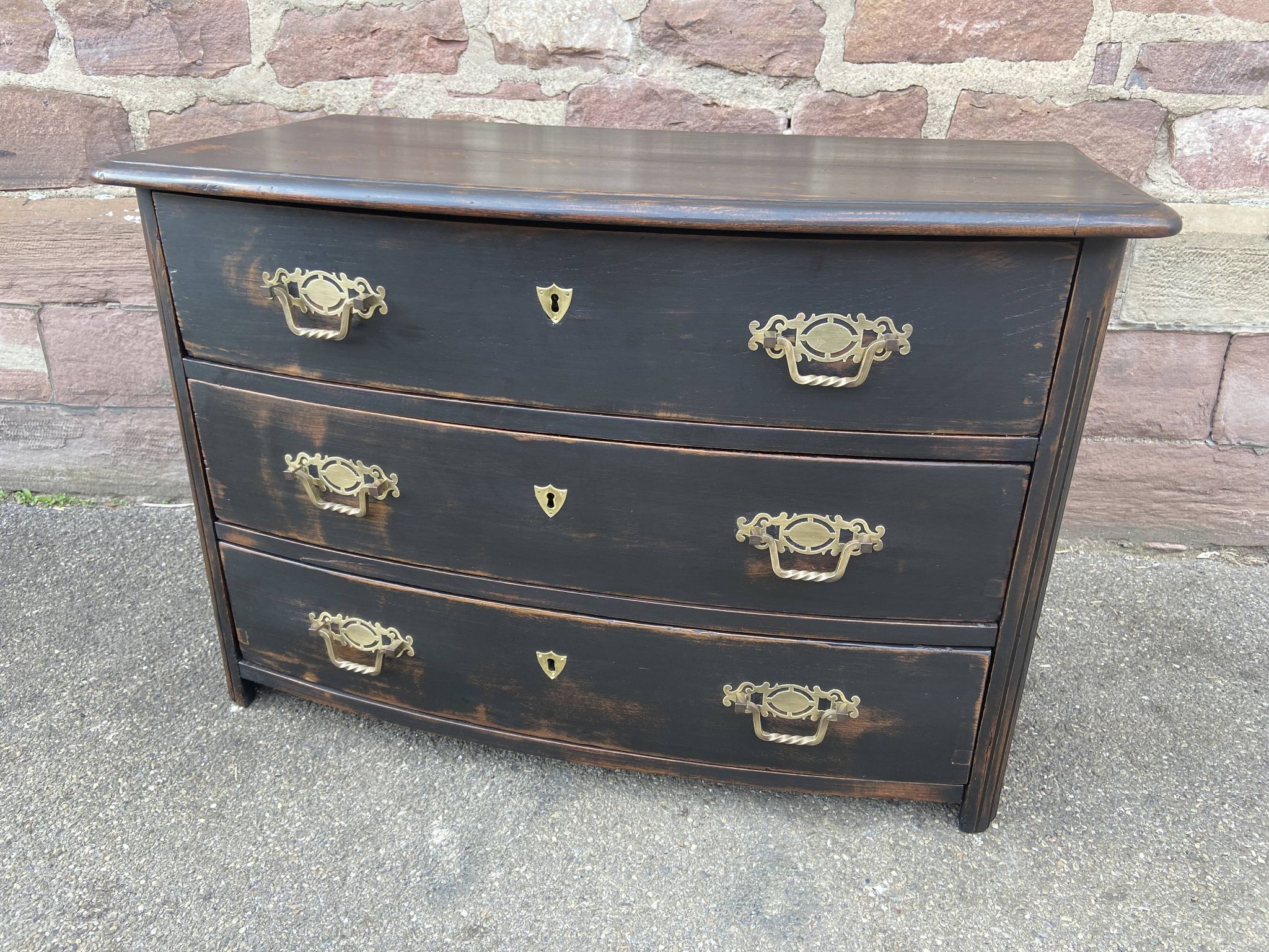 Alsatian curved chest of drawers XVIIIth patinated