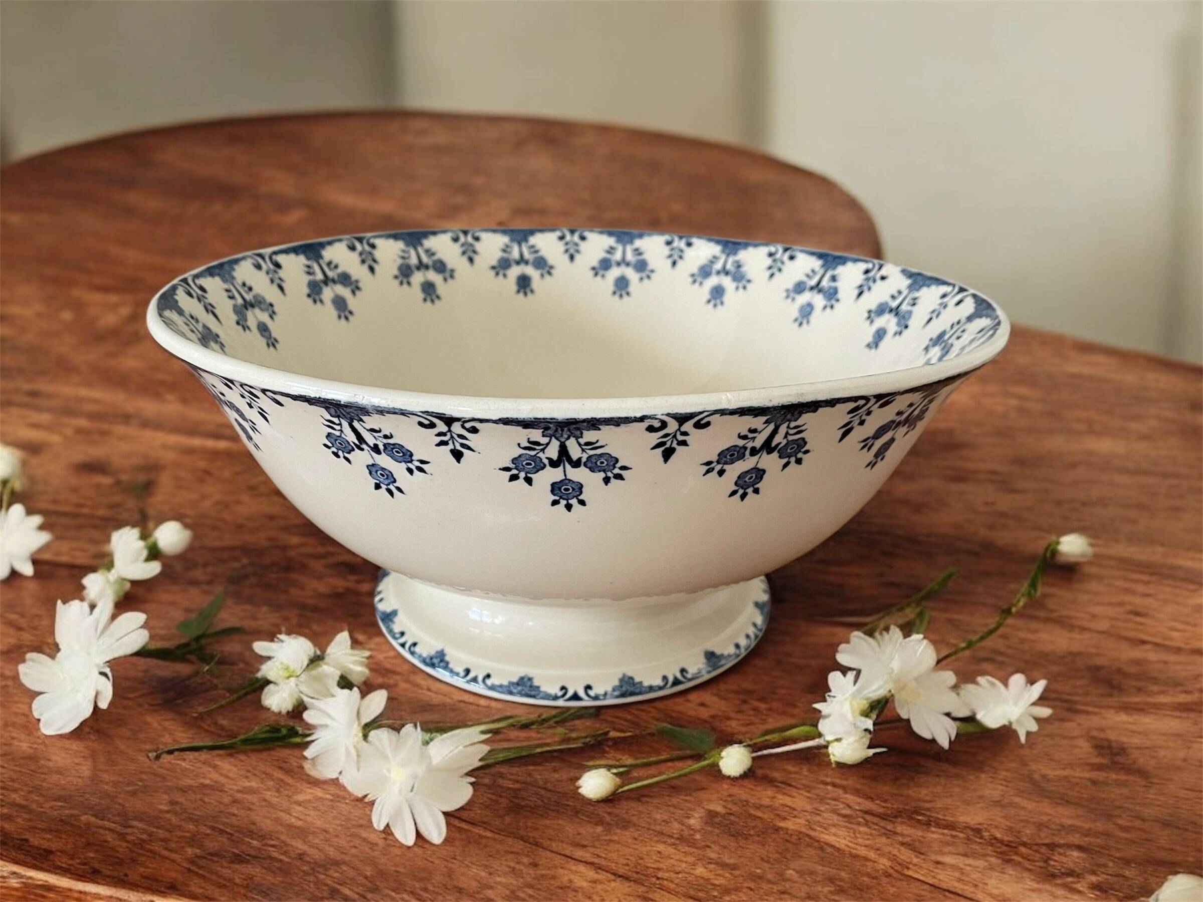Large antique pedestal salad bowl in Gien earthenware.