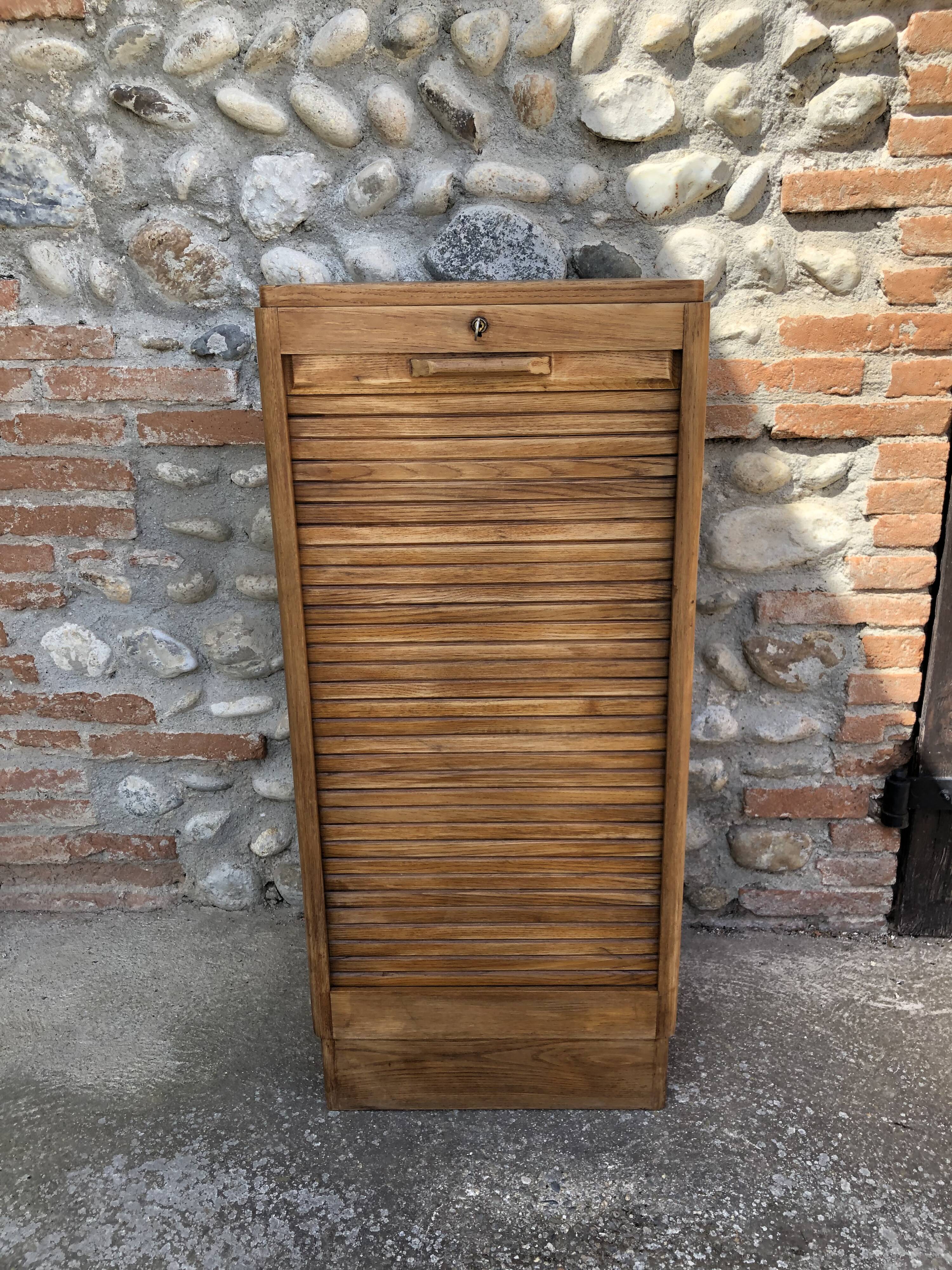 Curtain binder cabinet