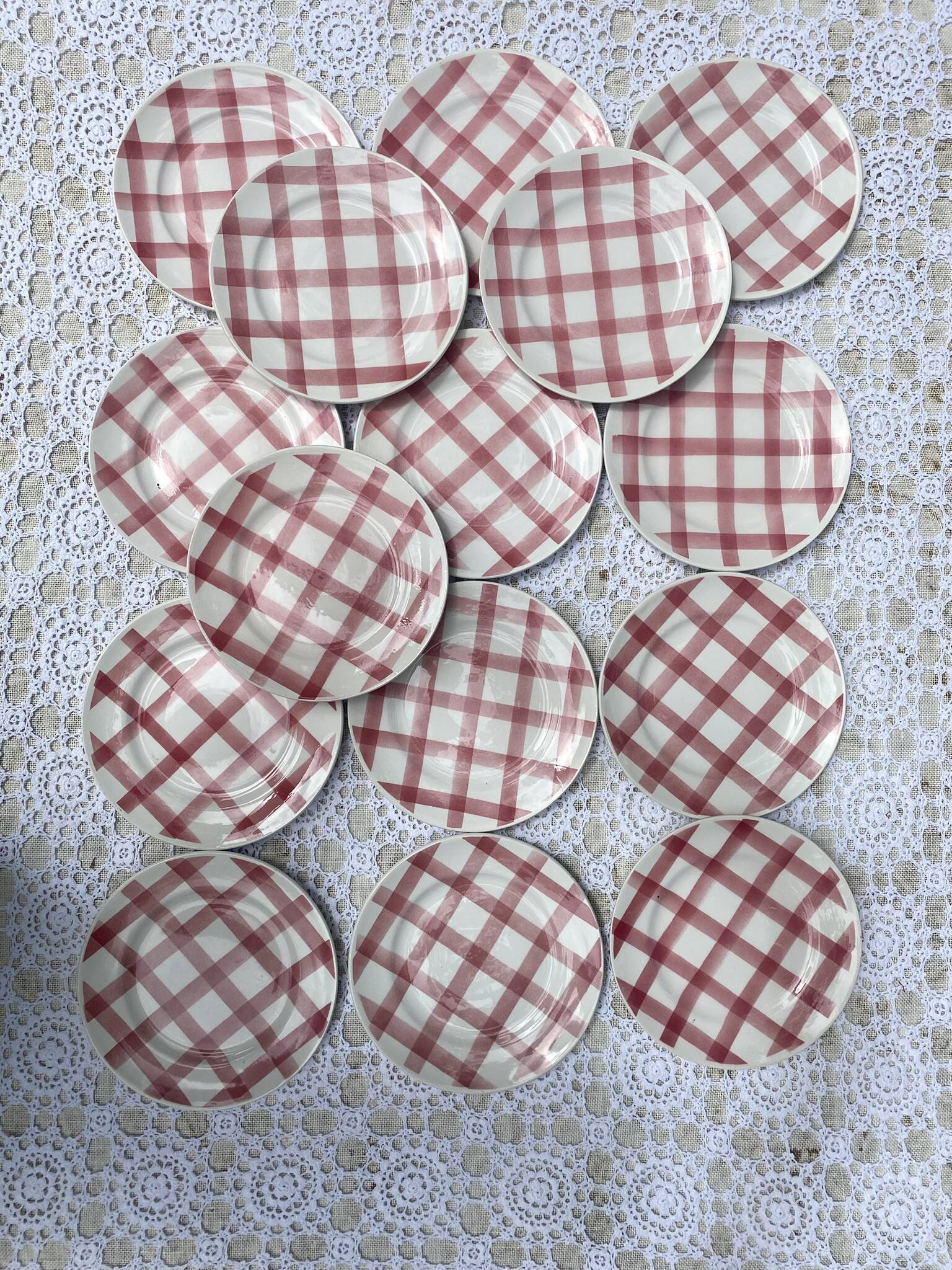 Moulin des Loups plates, "Torchon" checkered pink pattern, 1950s-60s.