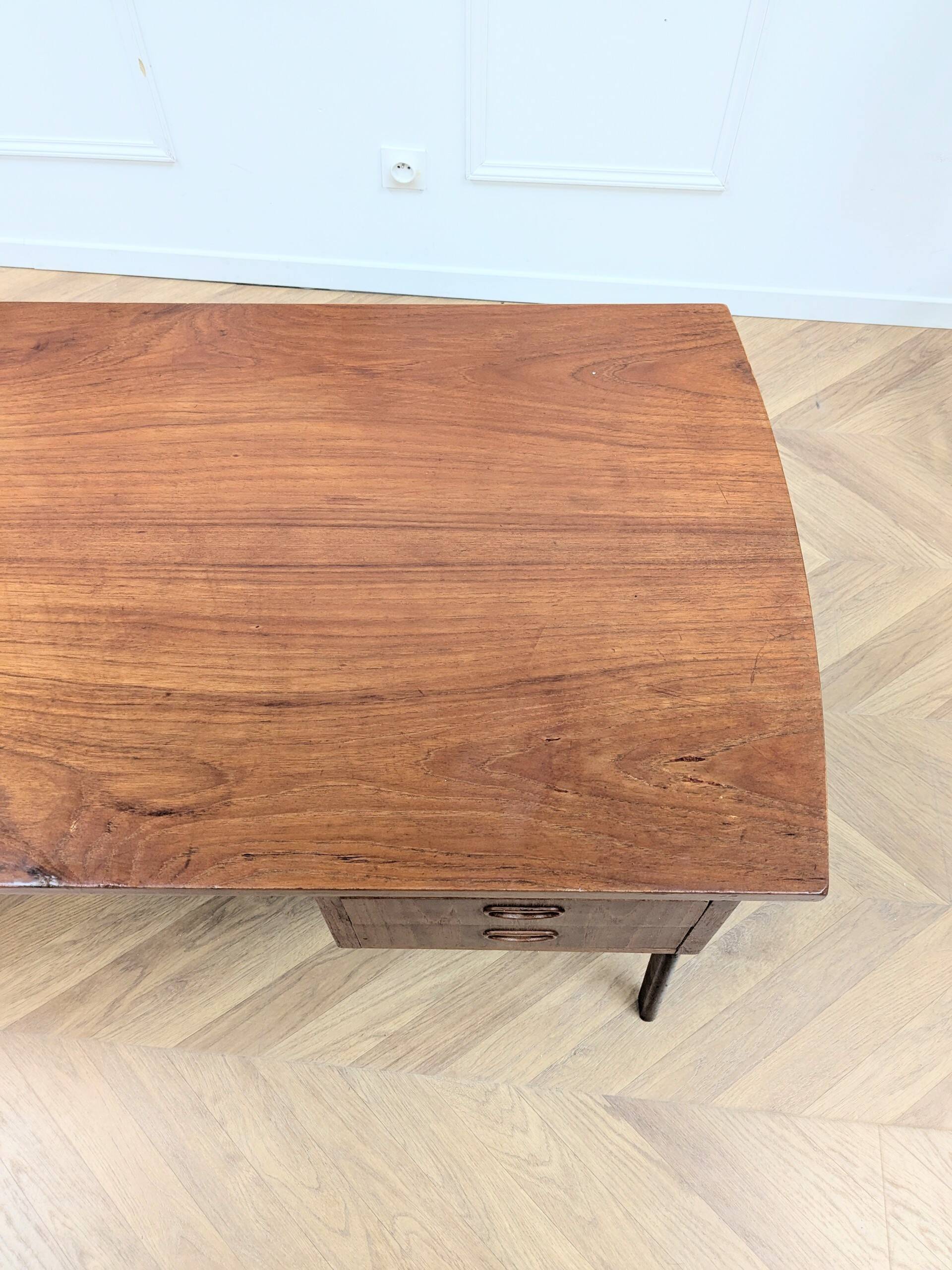 Designer double-sided desk