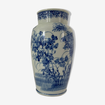 Porcelain vase White blue nineteenth Japan Meiji