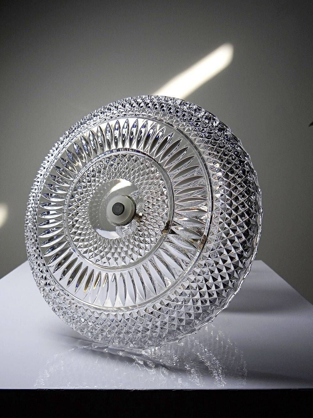 Silent servant/vintage display in moulded crystal & gilded metal from the 1970s-1980s