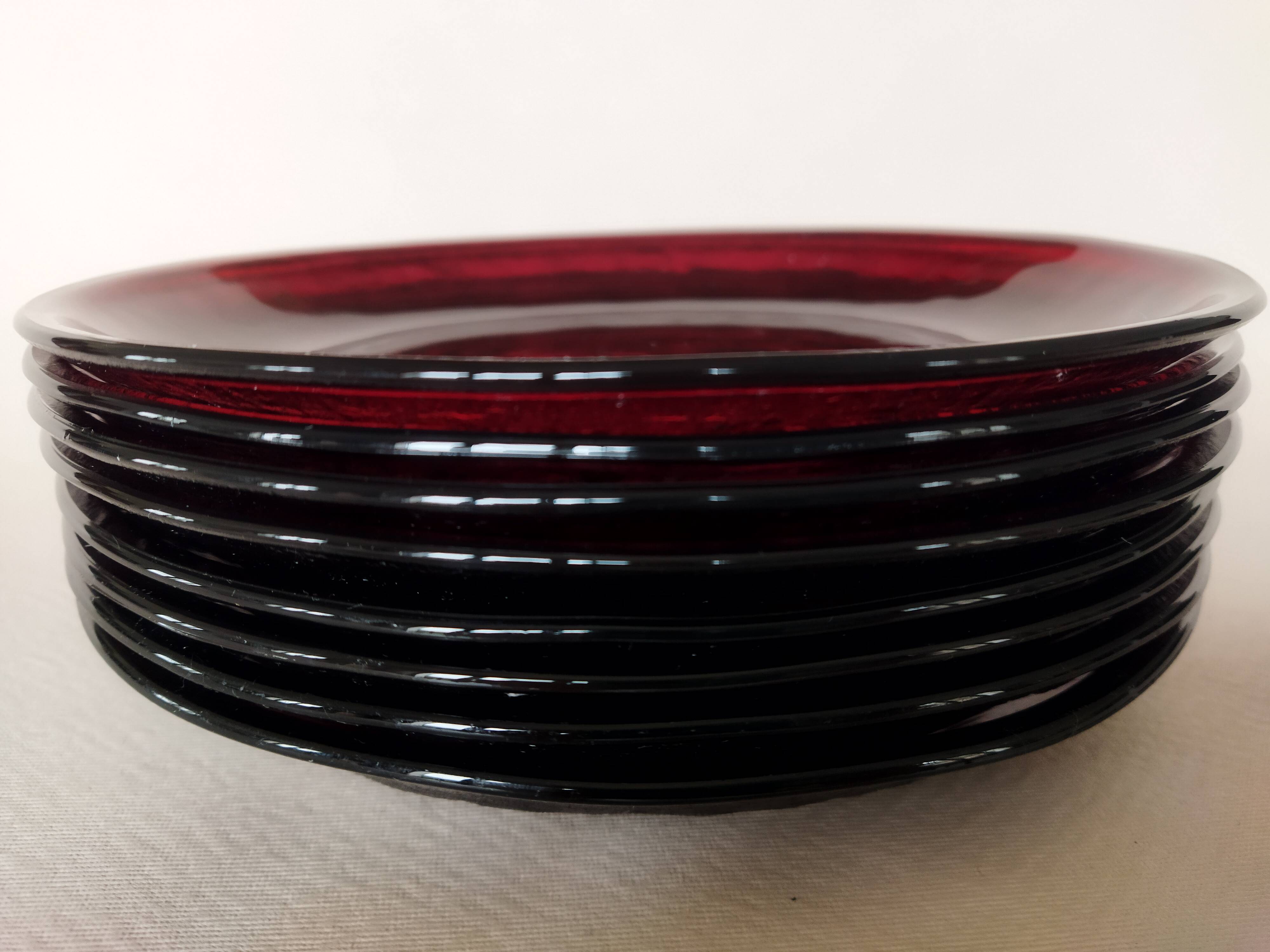 8 Arcoroc Sierra Rubis dinner plates