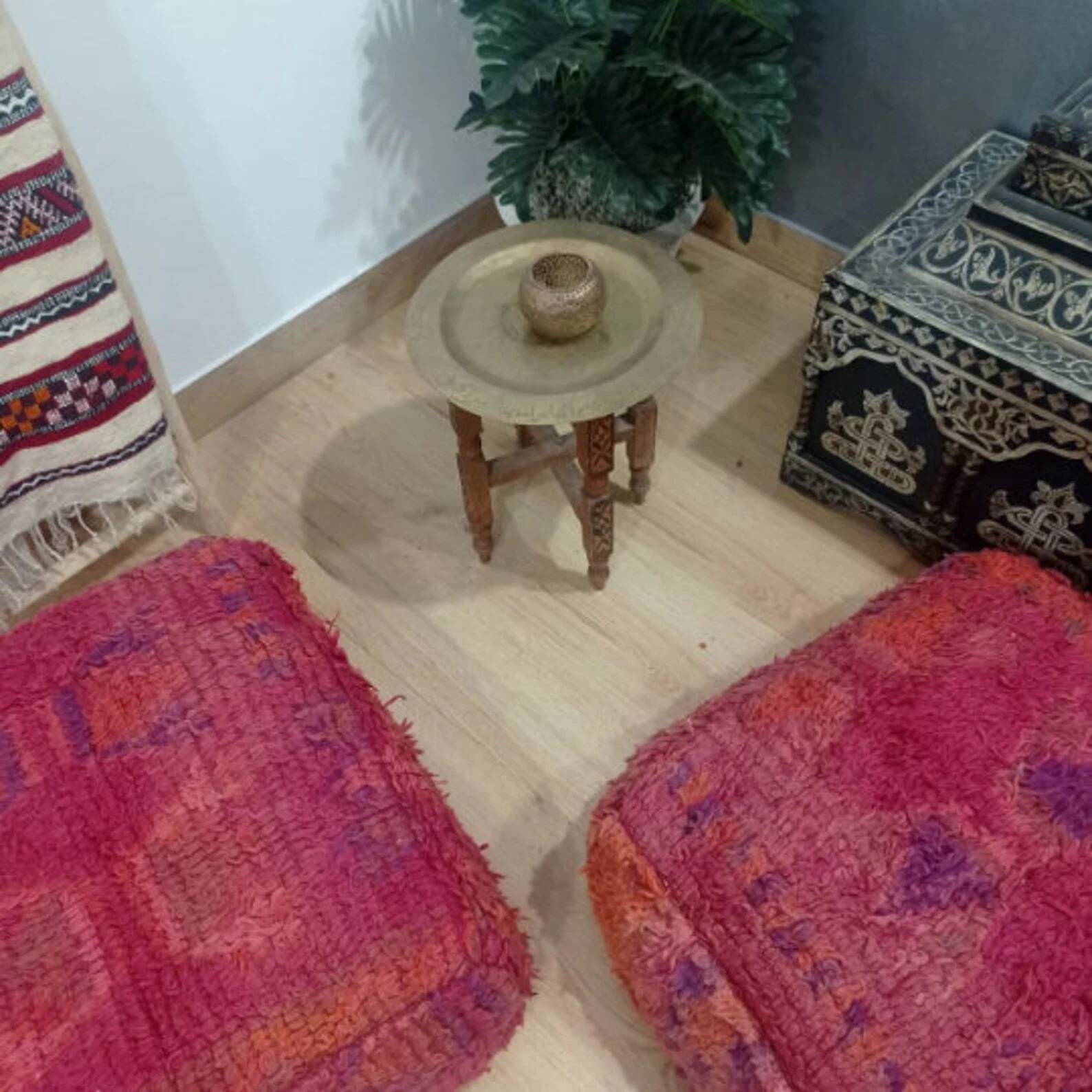 Handmade Berber pouf in wool 60 X 60 X 20 CM