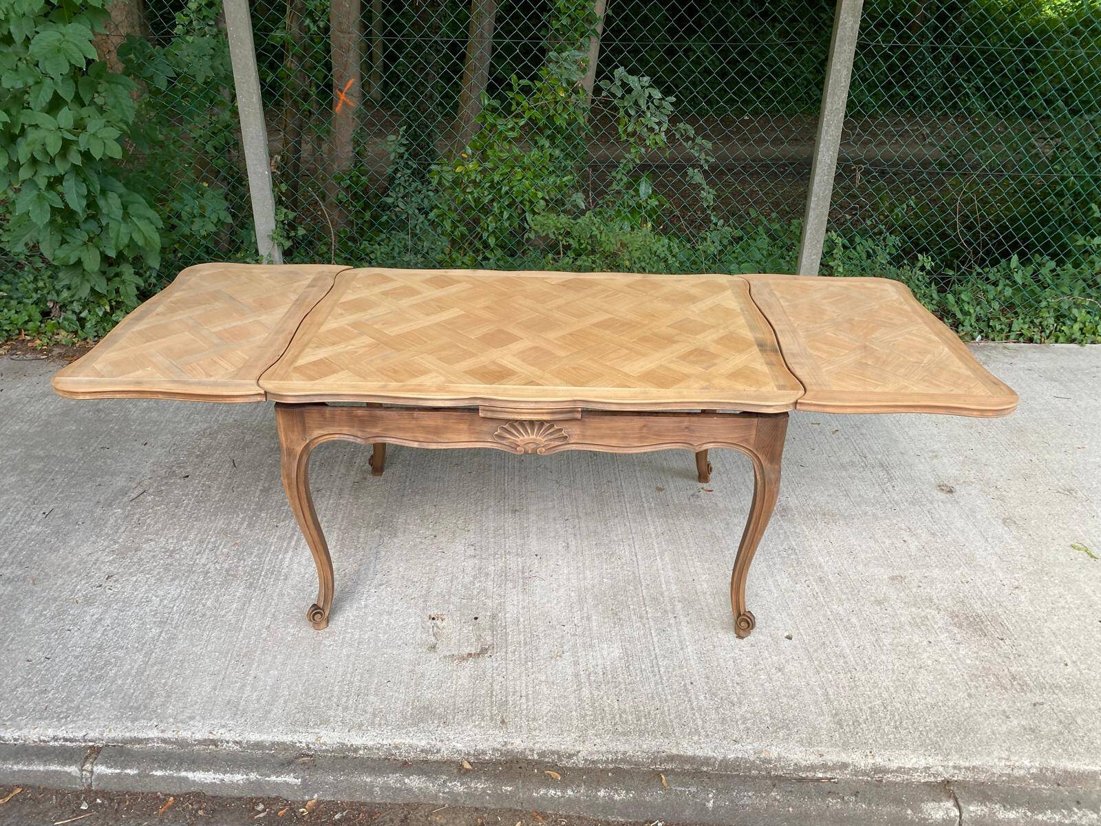 Louis XV extendable dining table, 18th century, renovated in solid oak 230cm
