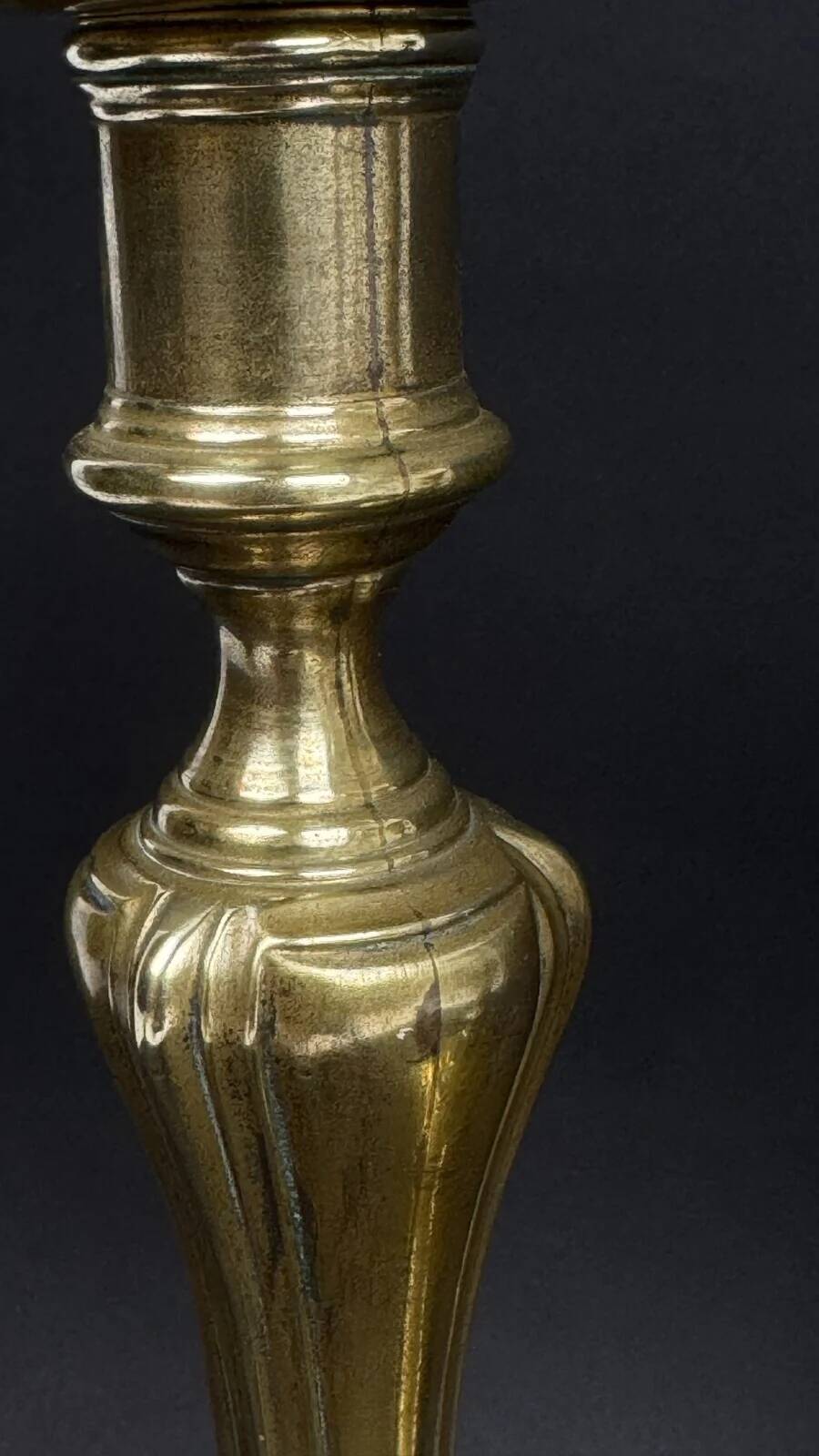 Pair of gilded bronze candlesticks from the Regency period, 18th century.