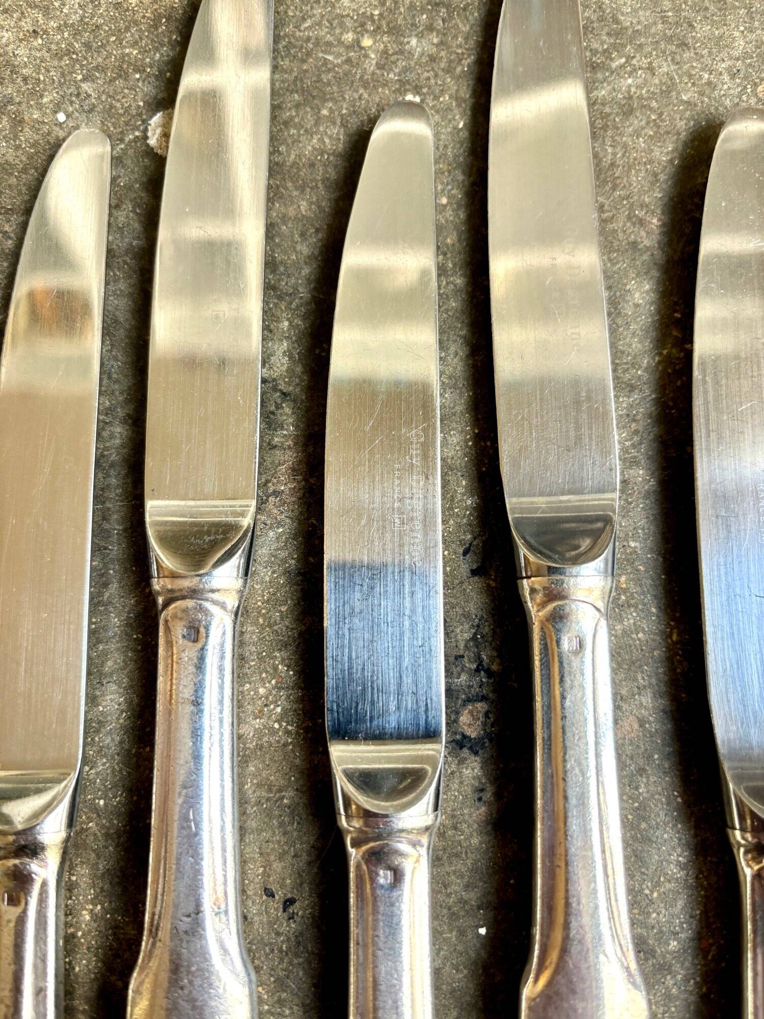 6 Guy Degrenne dessert knives in silver metal