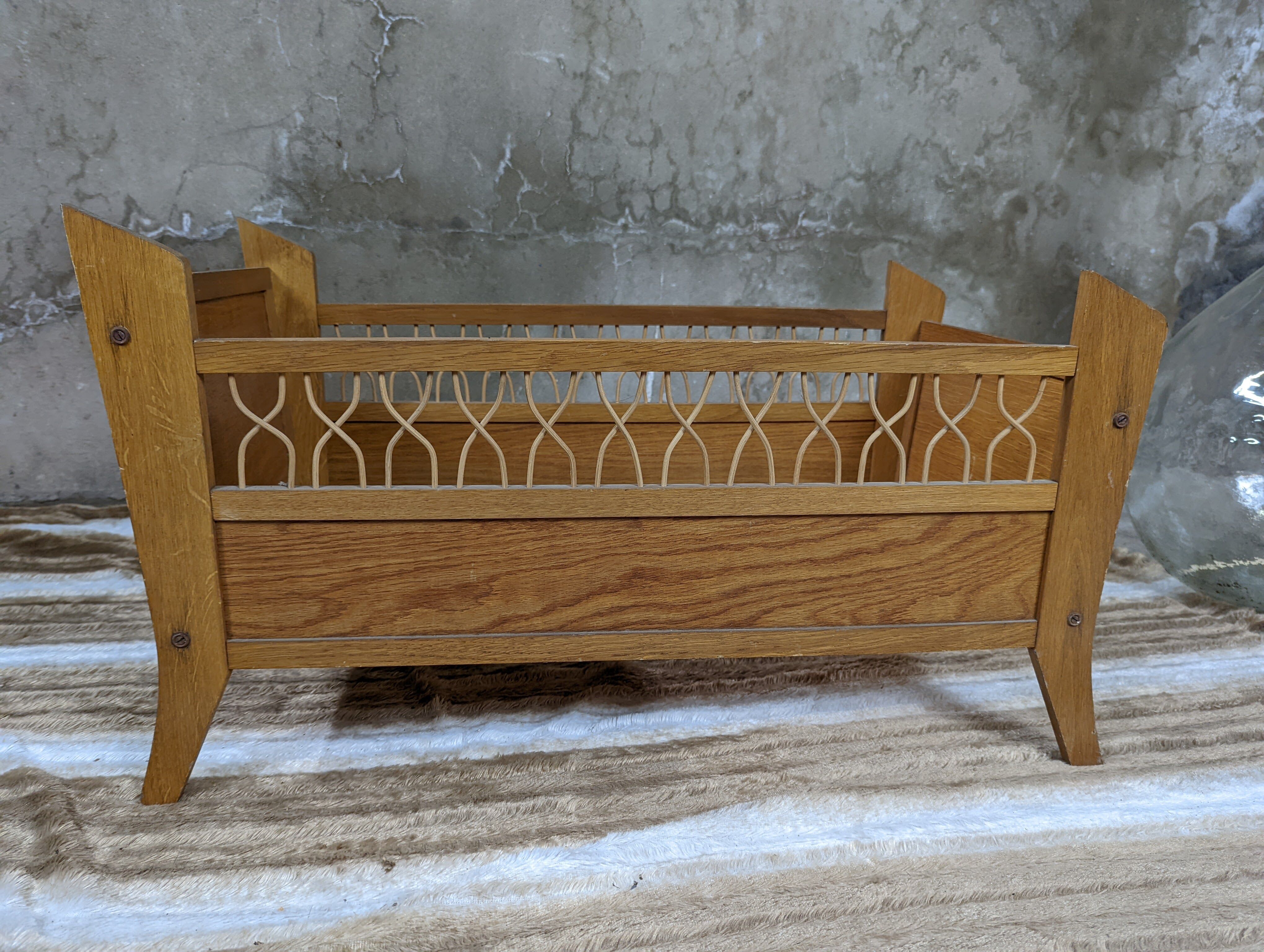 Rattan floor basket for pet