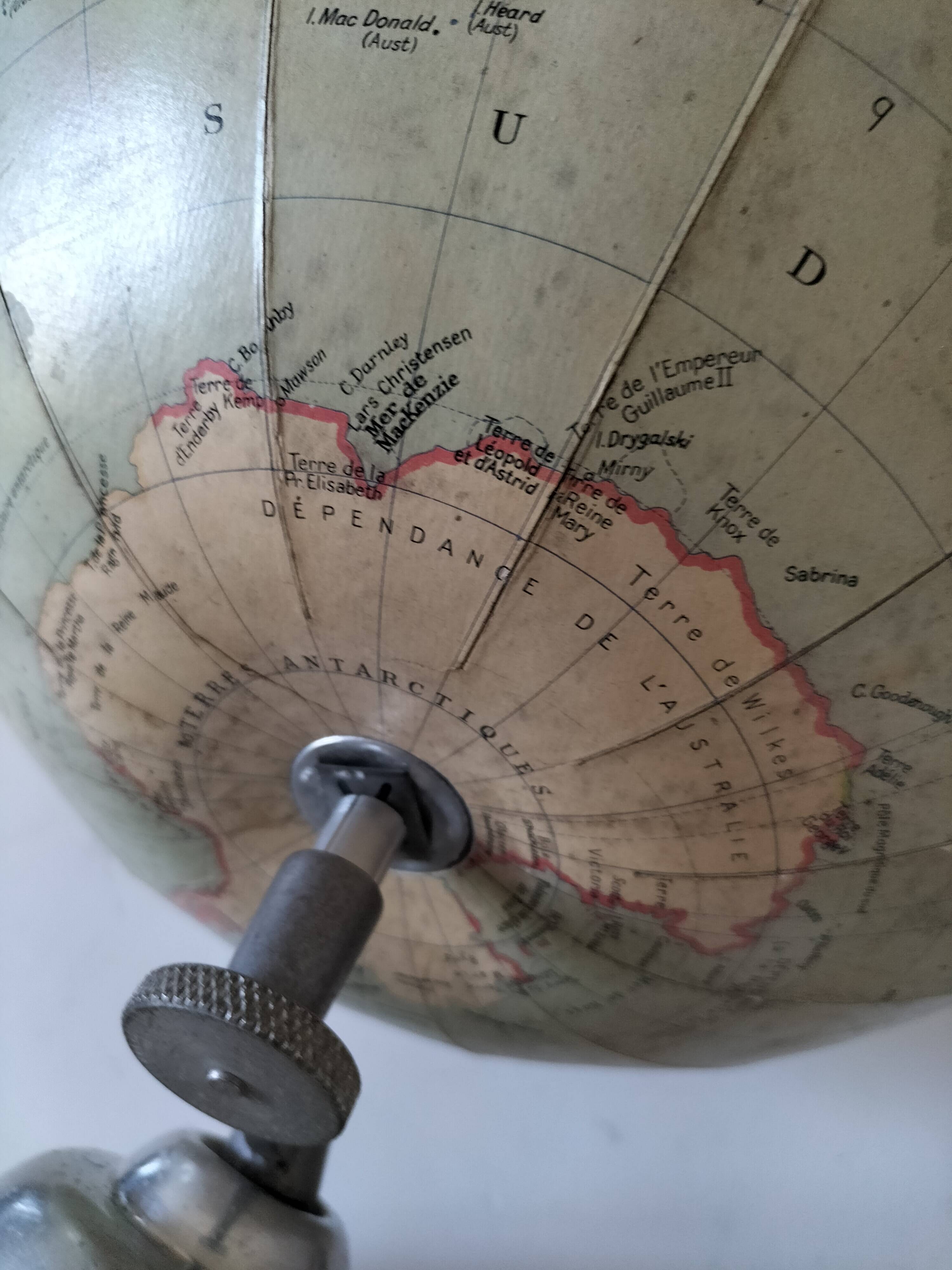 Vintage Globe Taride Maps – 1960