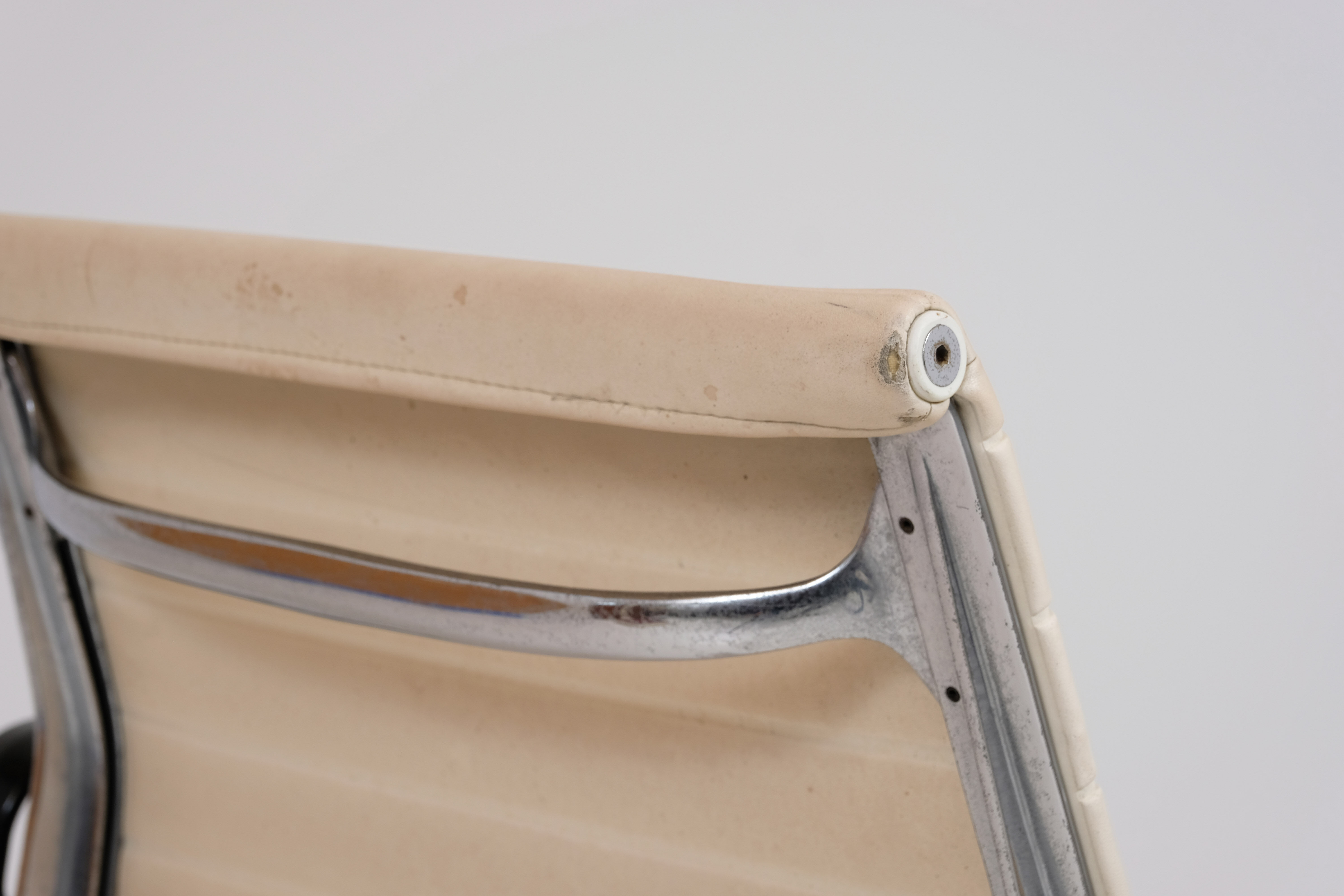 Skai armchair EA107 by Eames, Herman Miller edition - 1960