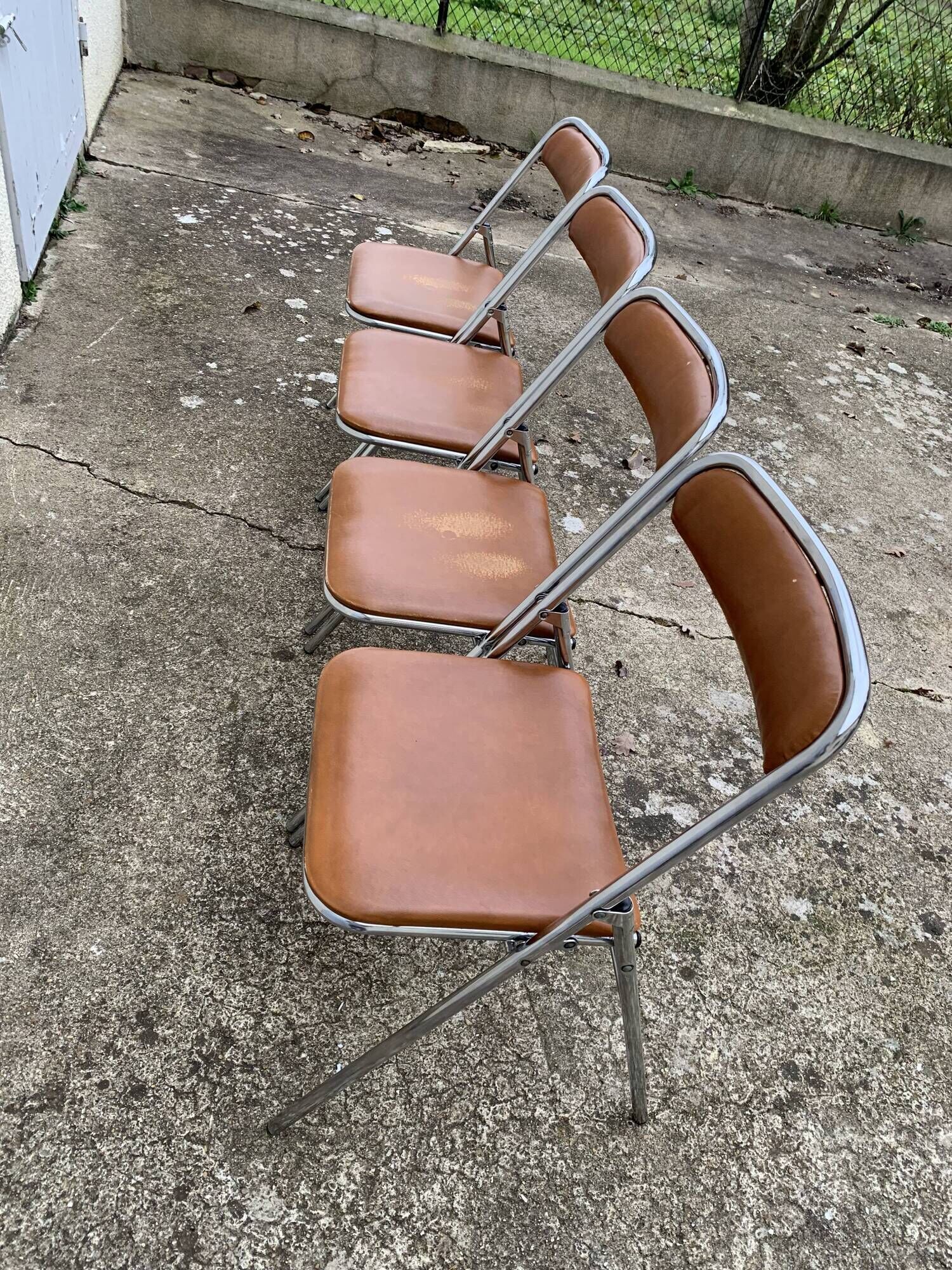 4 folding chairs chromed metal and Skaï fawn 1970